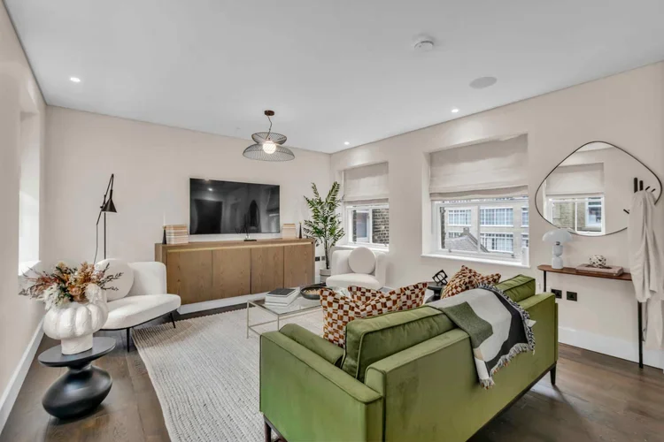 Private apartments near London School of Economics