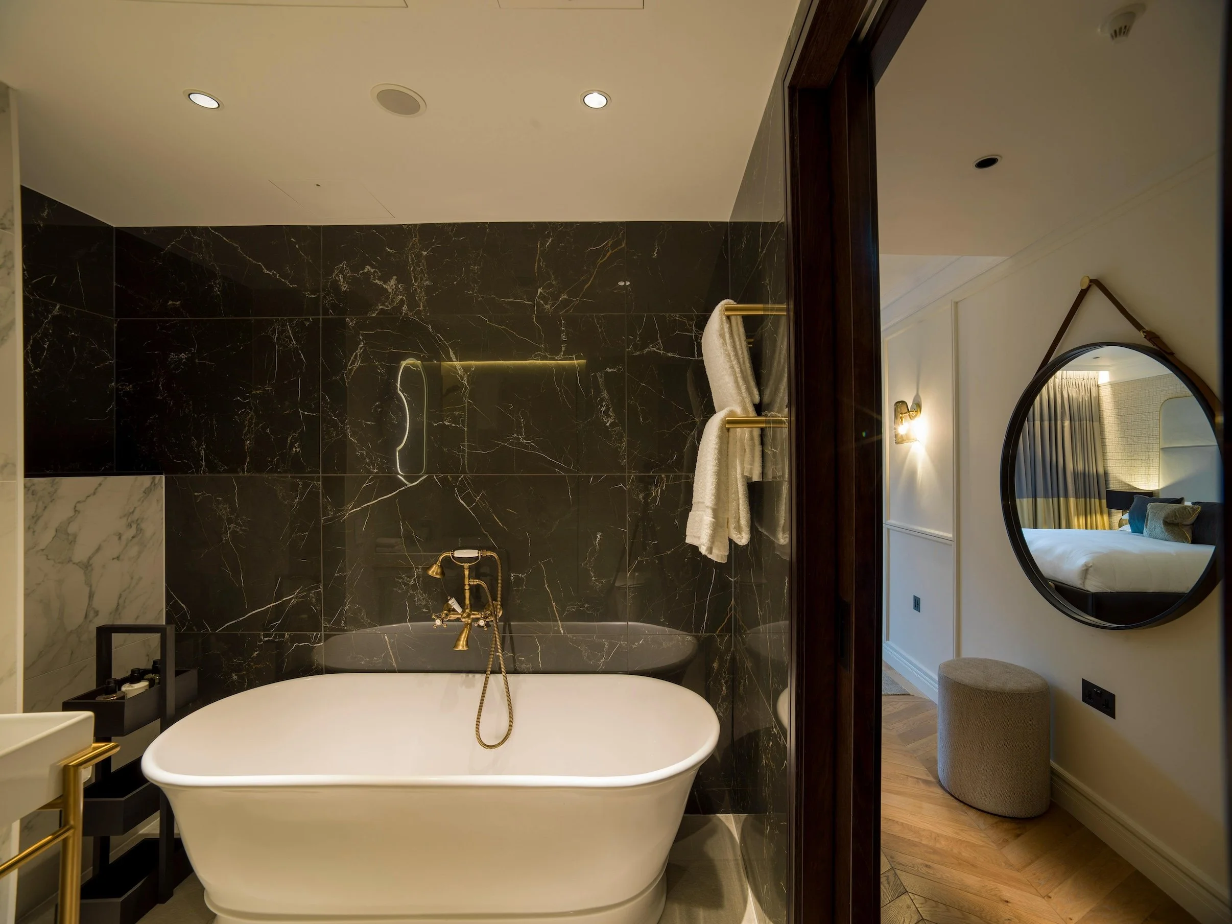 the-buckingham-2 bed deluxe-9.jpg