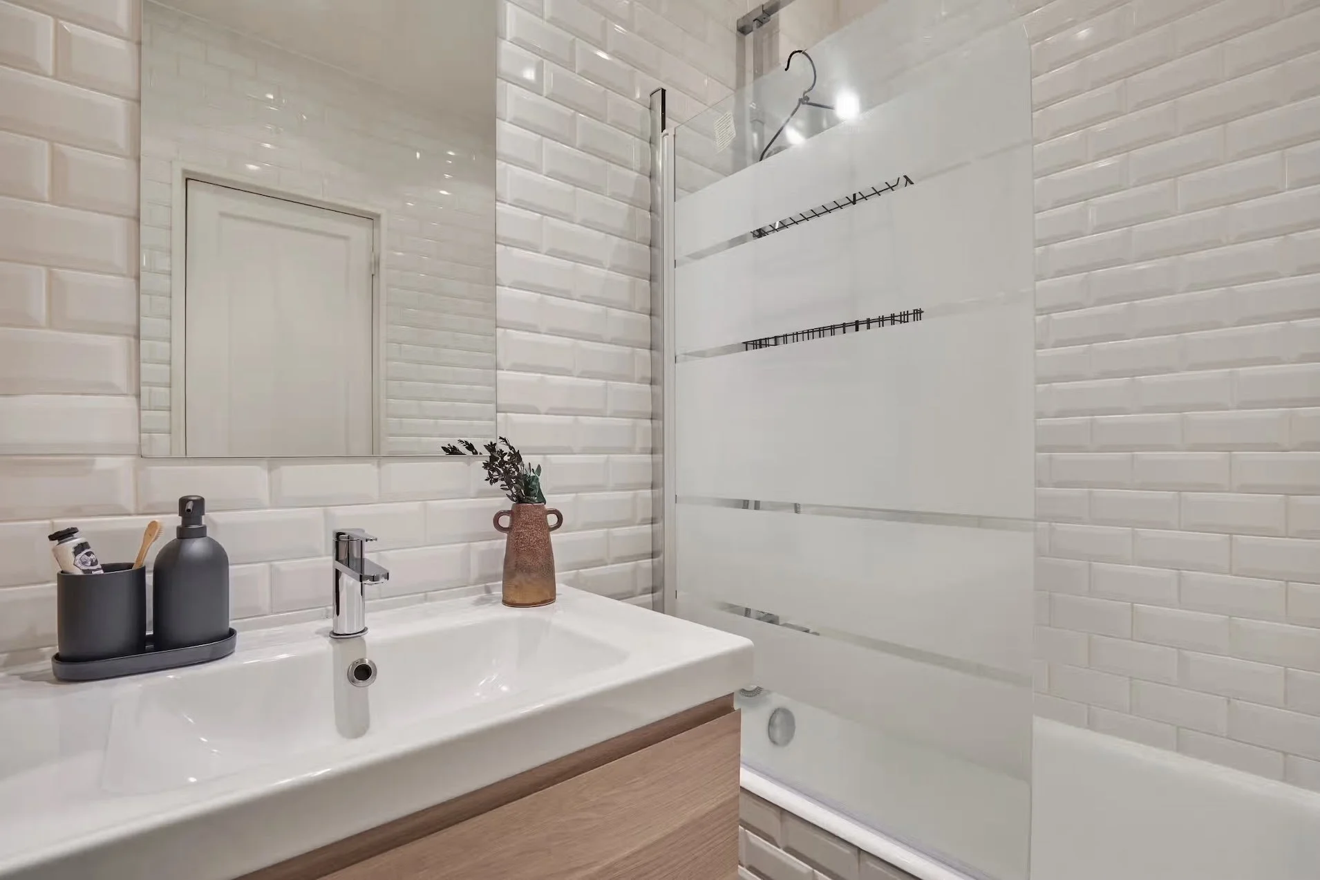 the-neuilly-suites-2 bed-11.jpeg