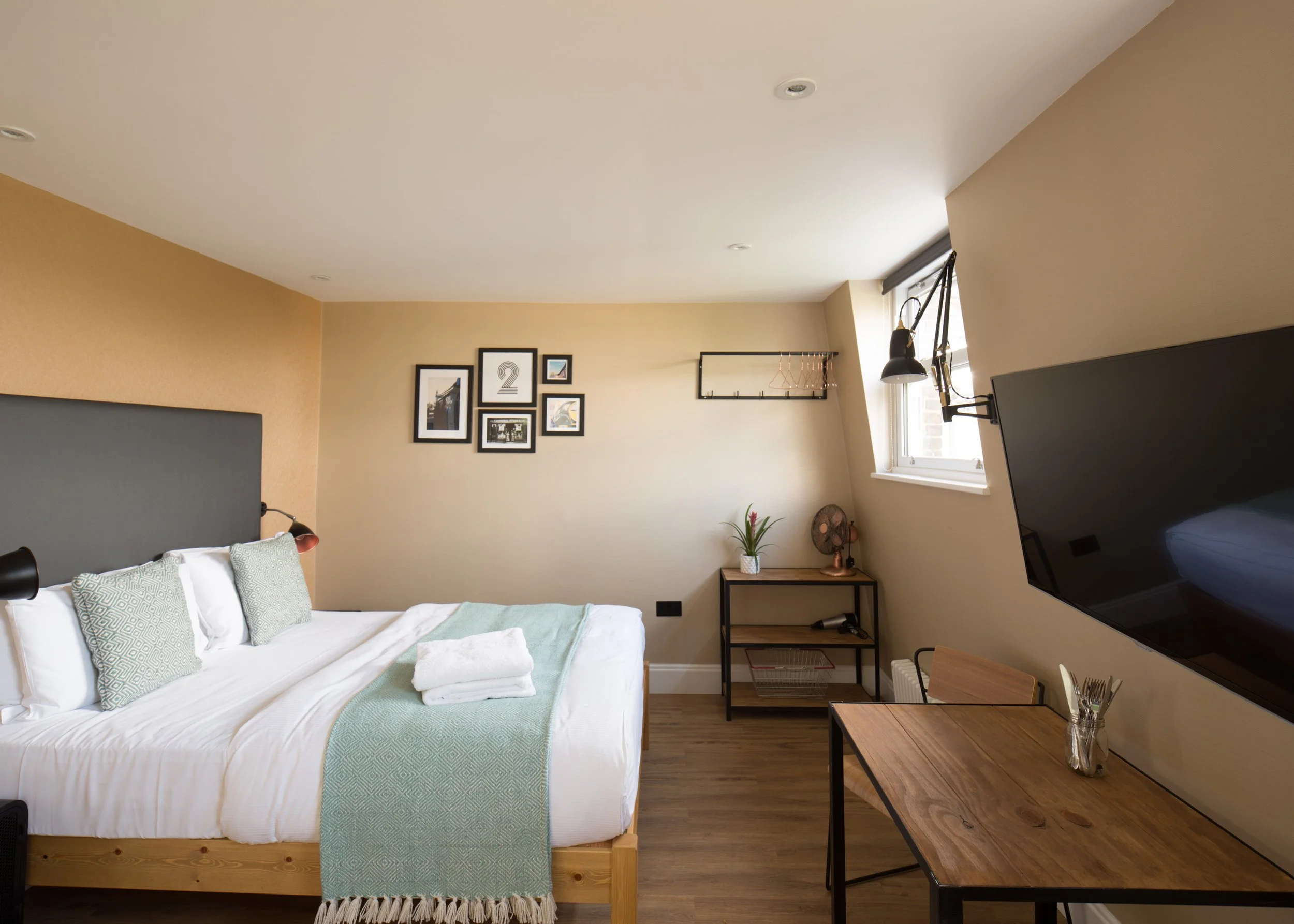 hammersmith-gorve-premium studio-1.jpg