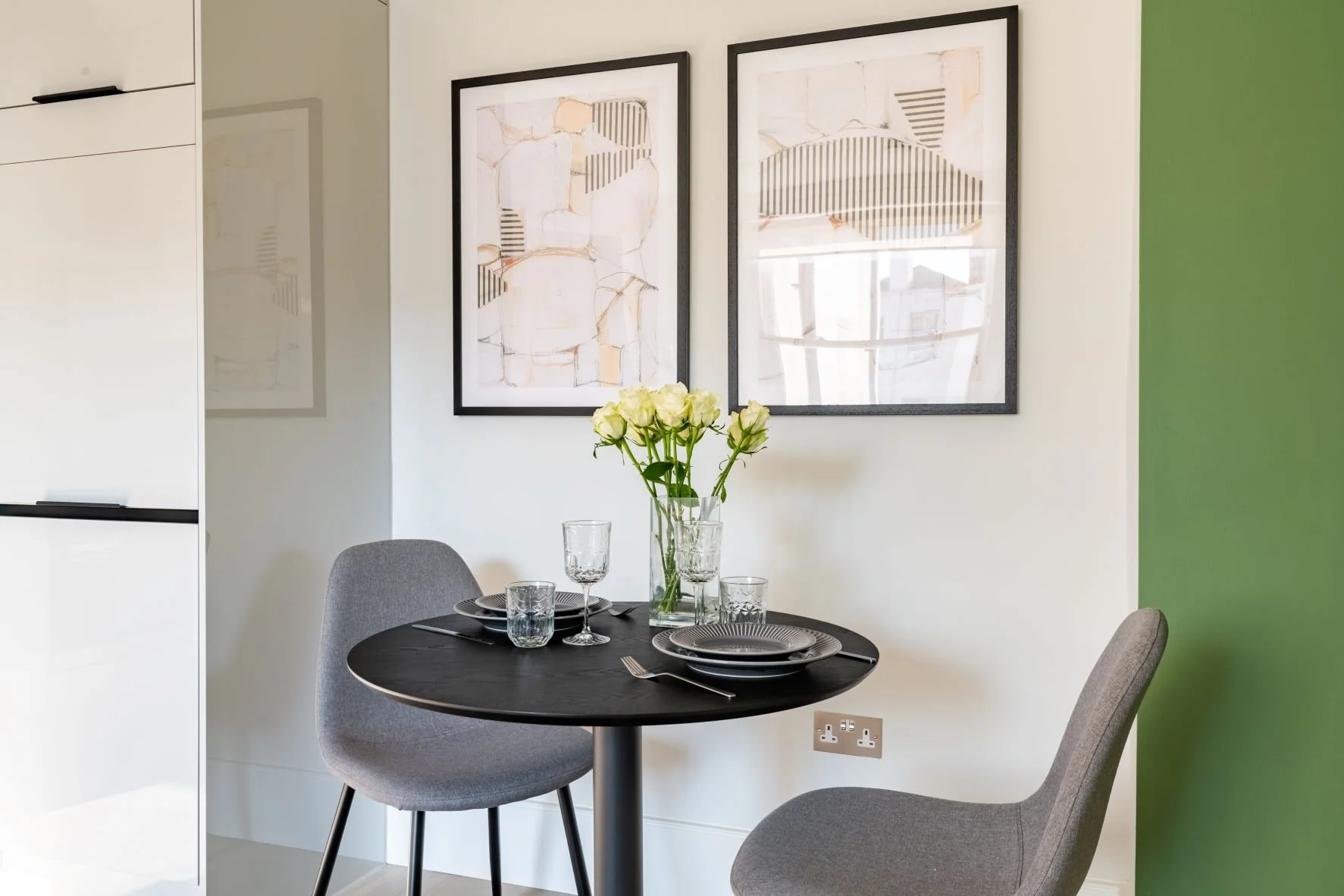 Kynance Suite Dining area.jpg
