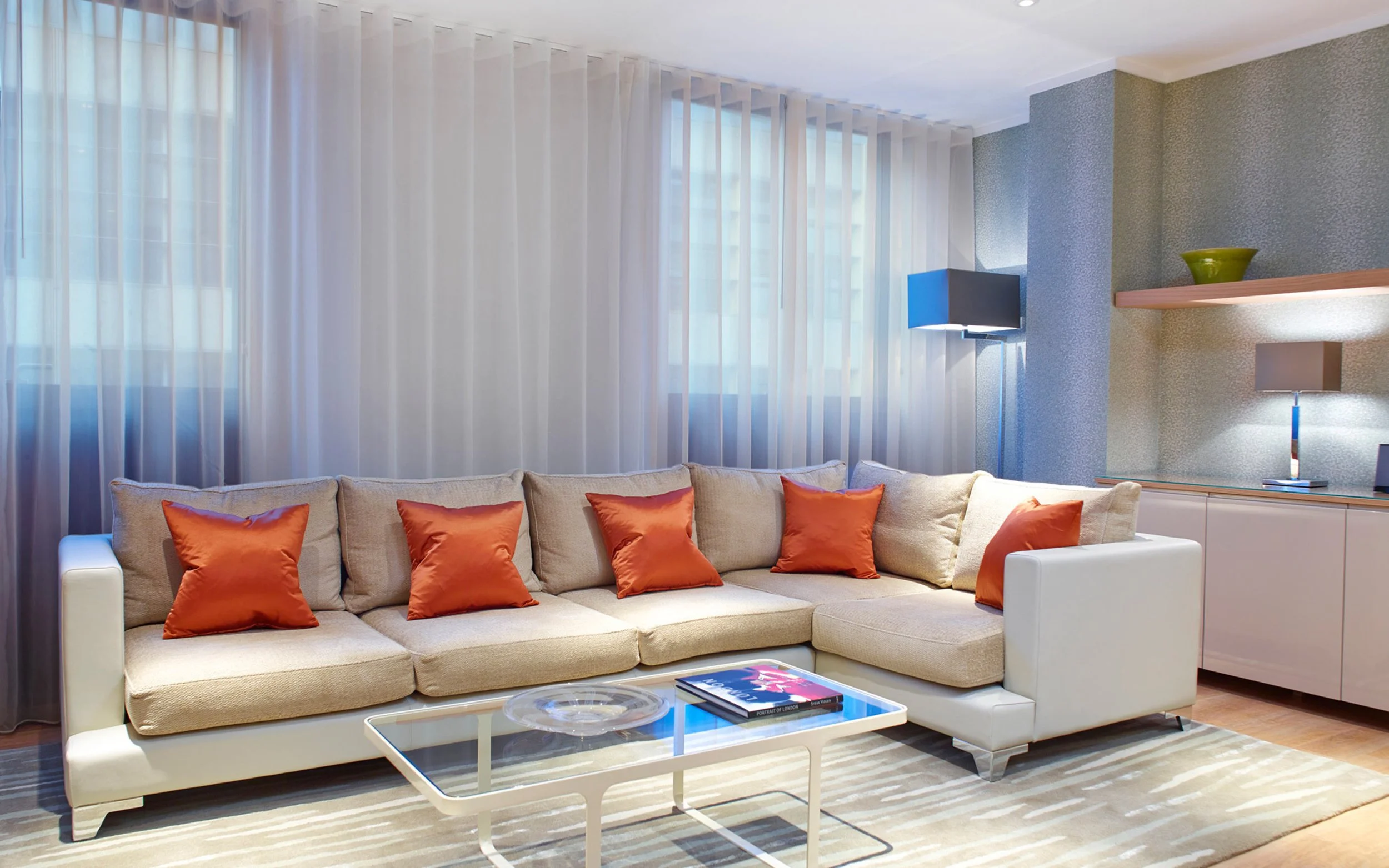 tower-of-london-2 bed deluxe-5.jpg