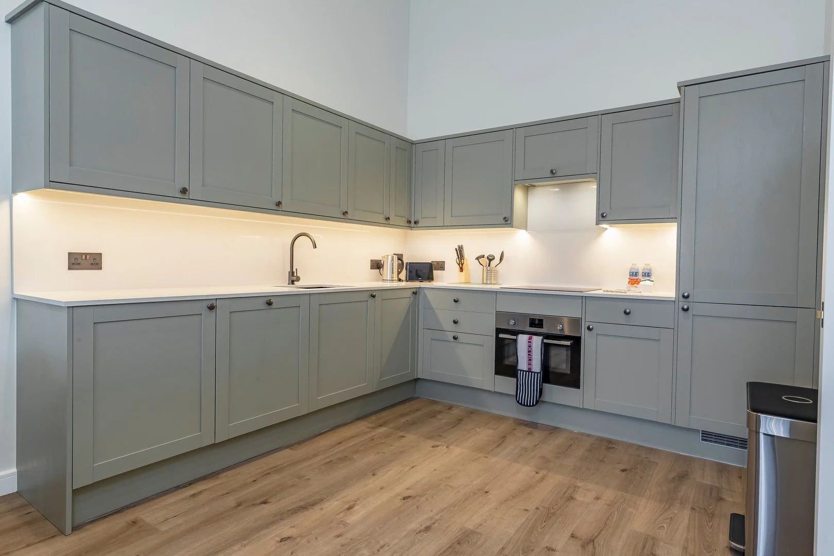whitecross-collection-2bed-16.jpg