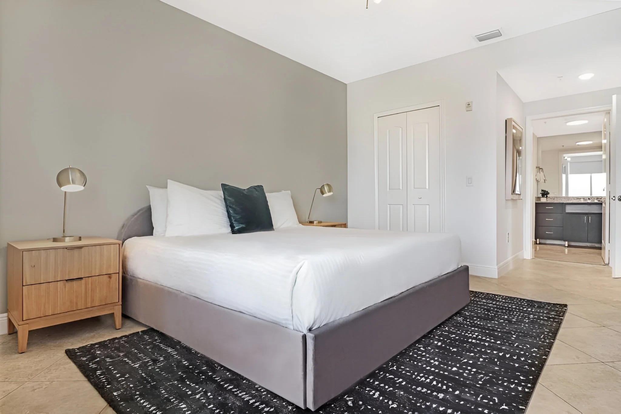 atlantic-blvd-suites-3 bed-3.jpg