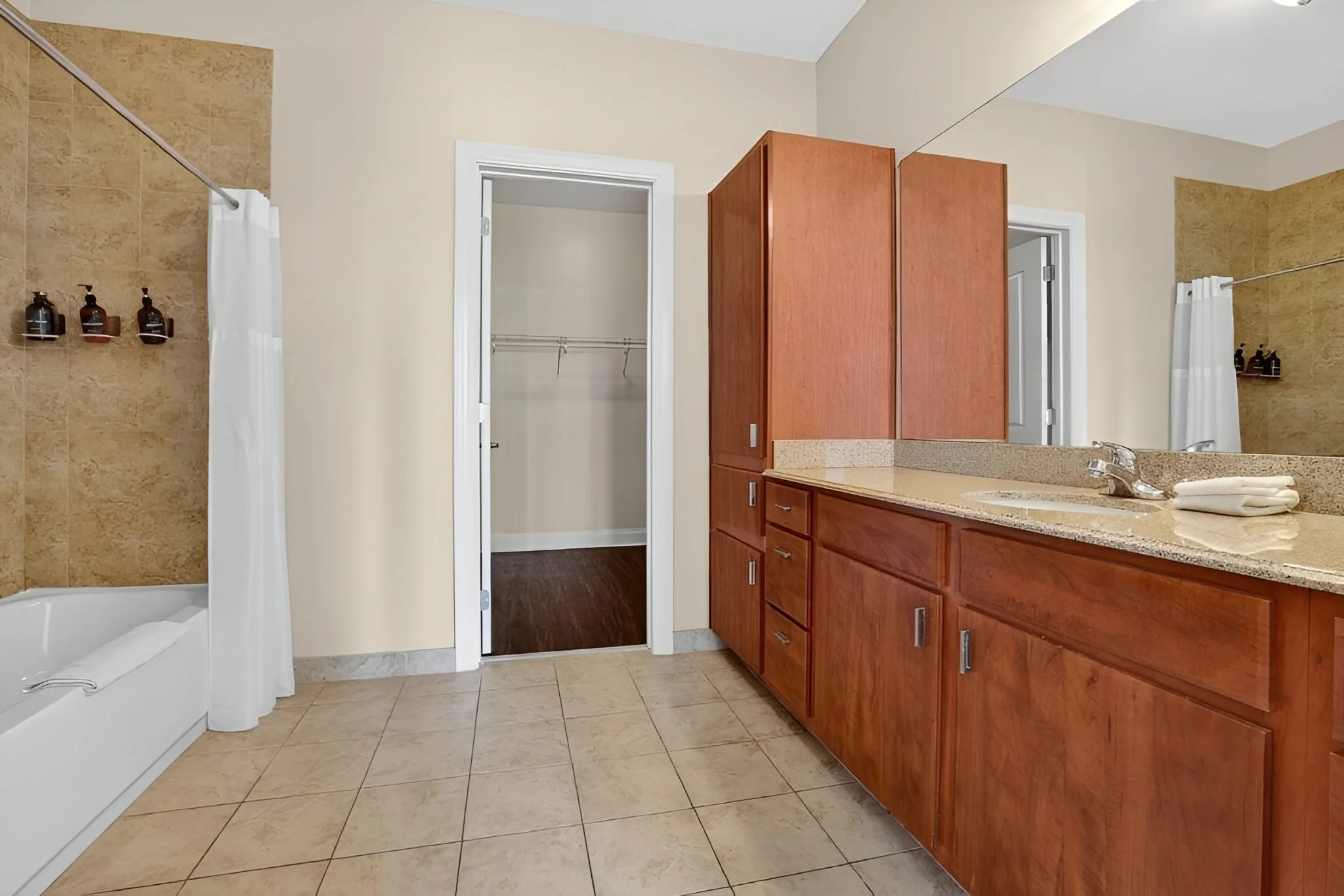 new-orleans-views-2bed-5.jpeg