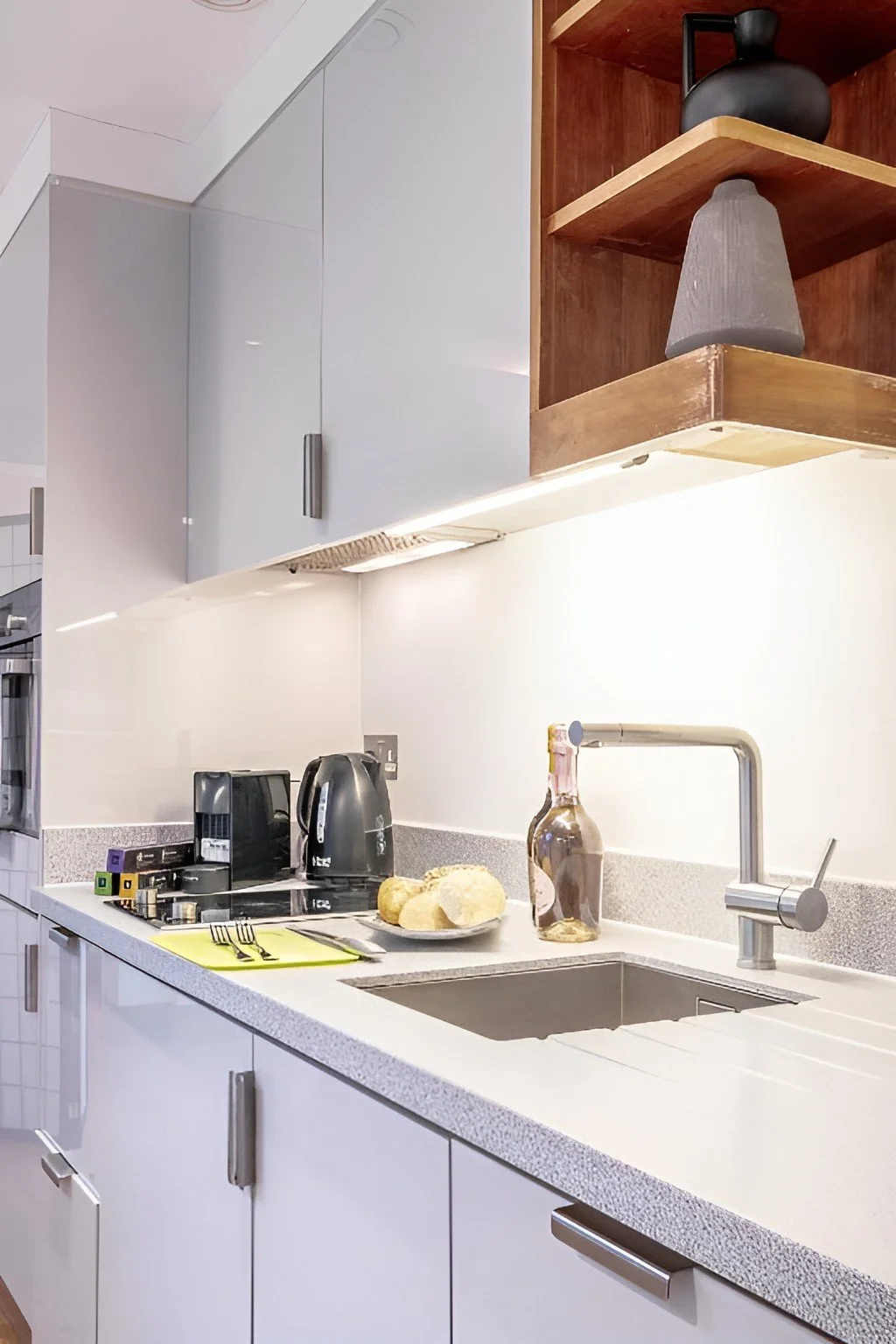 vine-st-1bed-deluxe-1.jpg