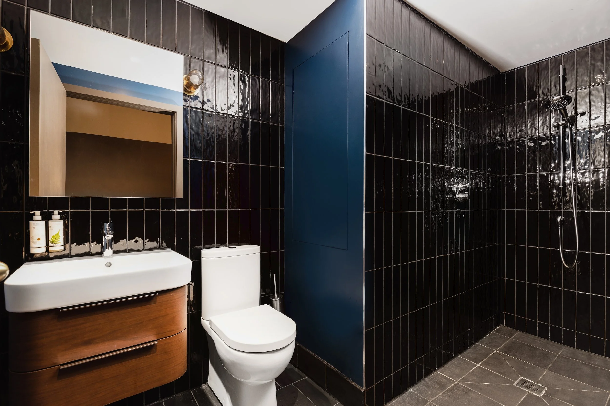 manchester-canal-side-1 bed deluxe-9.jpg