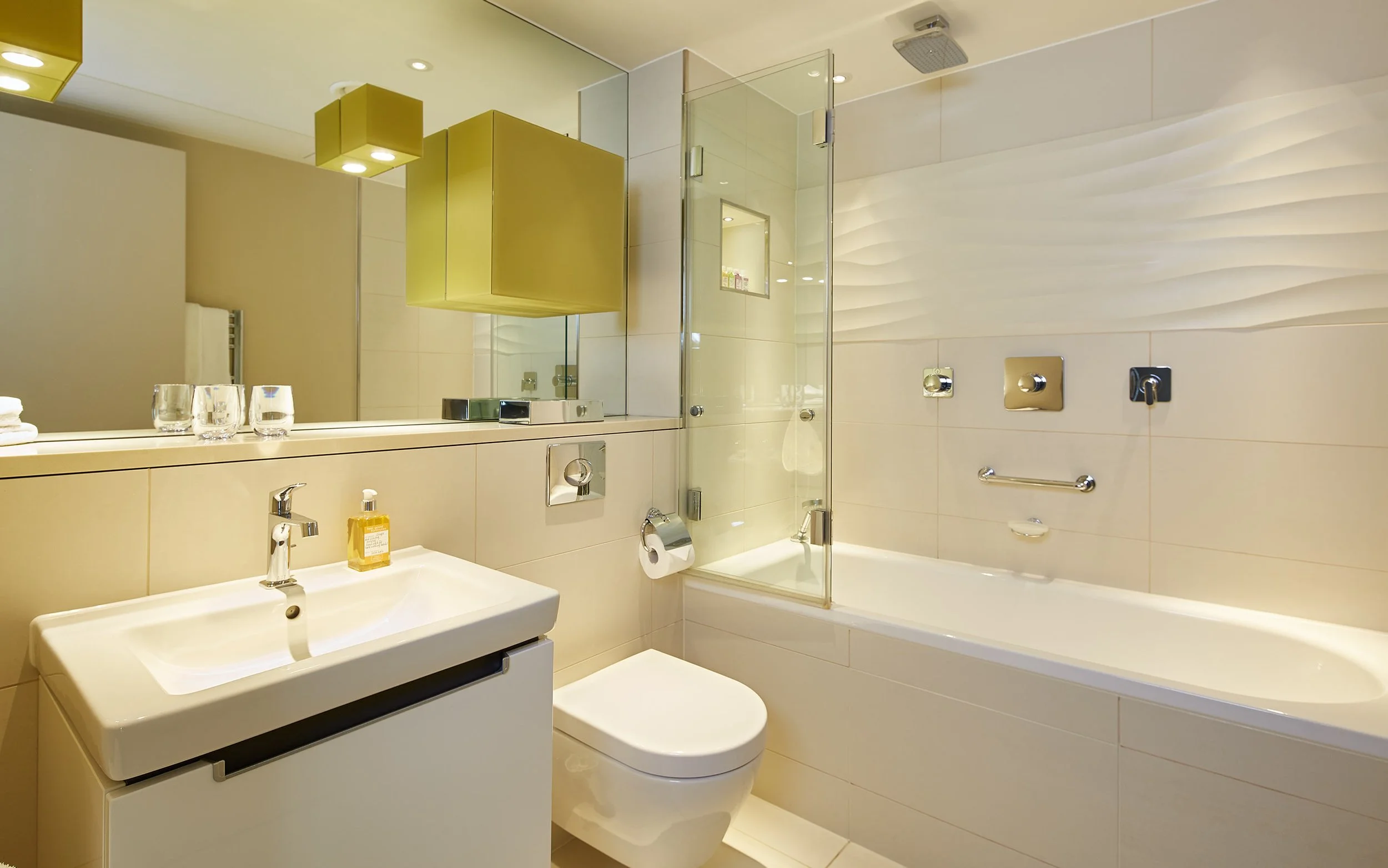 tower-of-london-2 bed deluxe-3.jpg