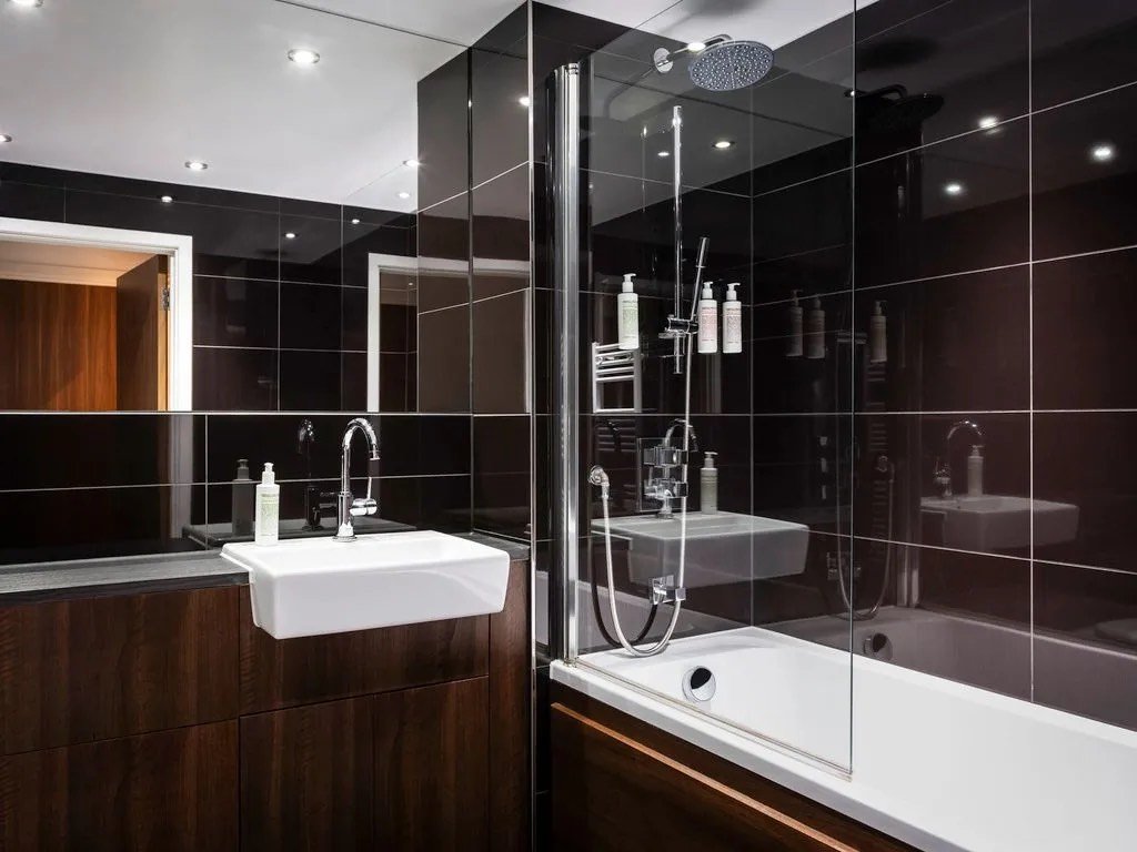 Kew Bridge Suites - Studio - 004.jpeg