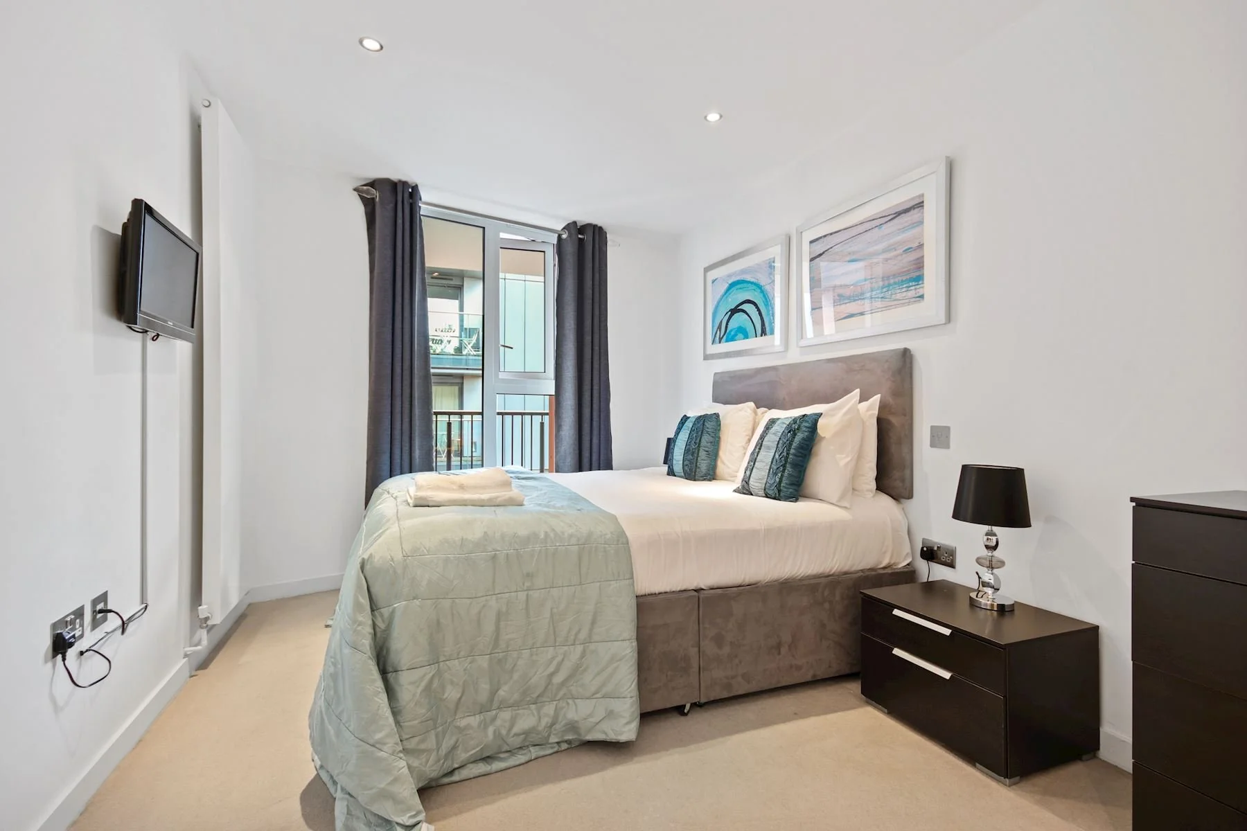 farringdon-yard-2 bed deluxe-2.JPG