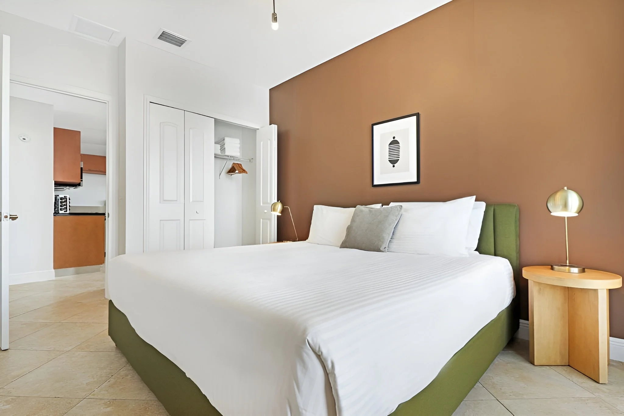 atlantic-blvd-suites-3 bed-4.jpg