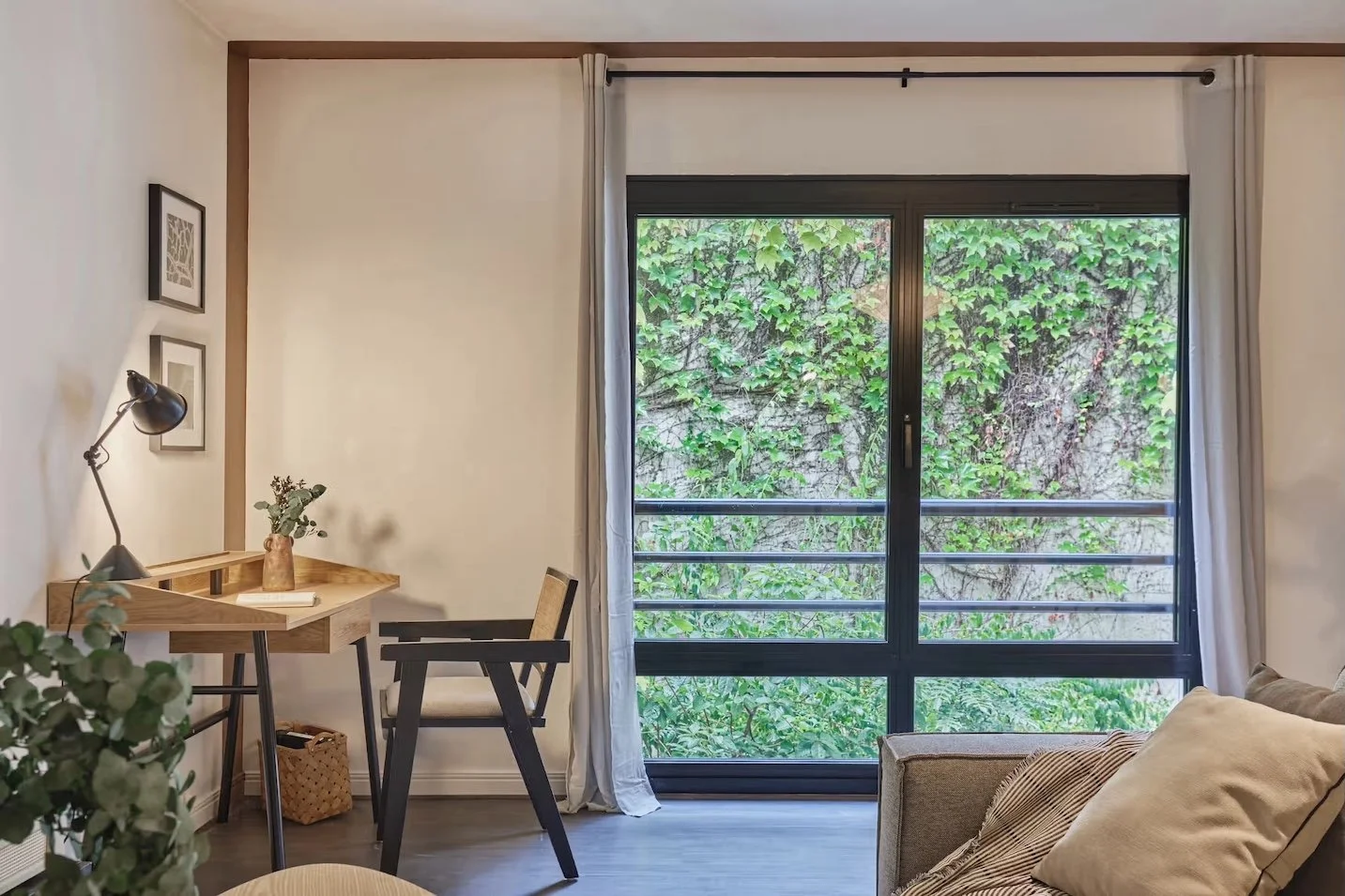 dauphine-quarters-2 bed-1.jpeg