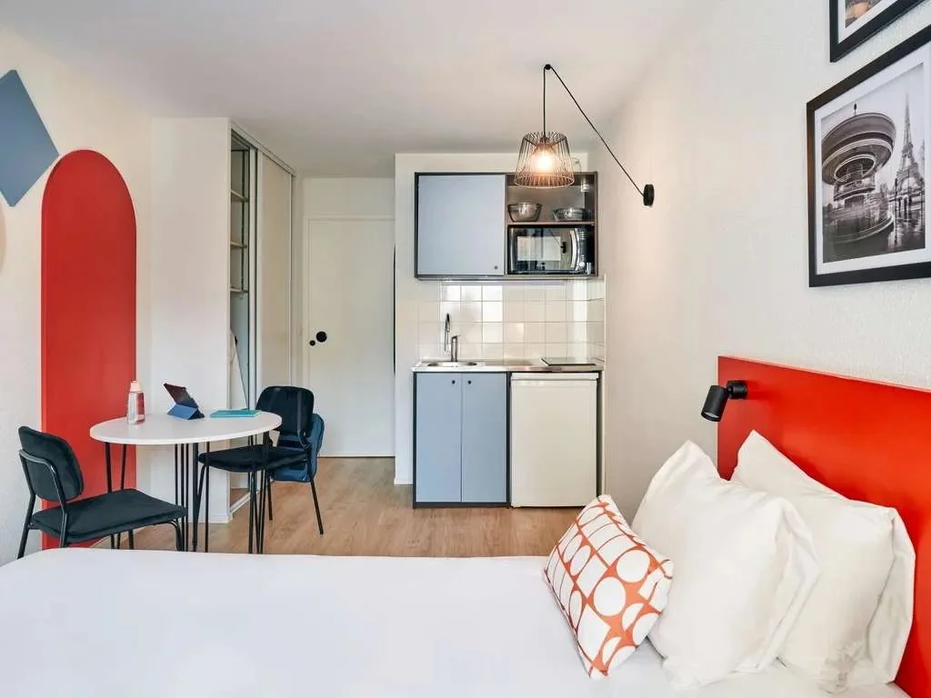bleuzen-suites-studio-1.jpeg