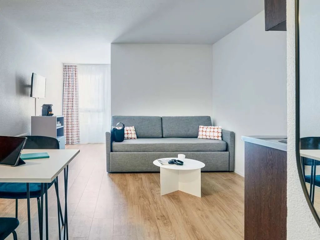 bleuzen-suites-deluxe-studio-1.jpeg