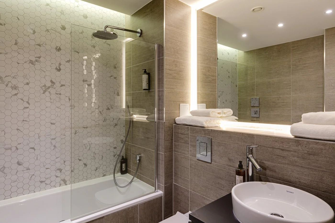 Brentford One Bedroom One Bathroom Serviced Apartment - Bathroom View.jpg
