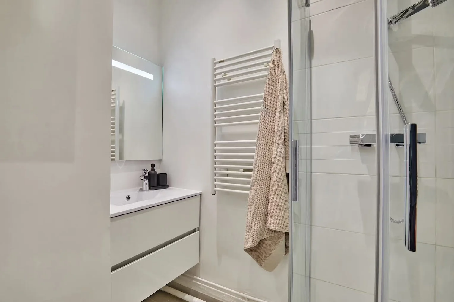 blomet-suites- 1 bed-12.jpeg