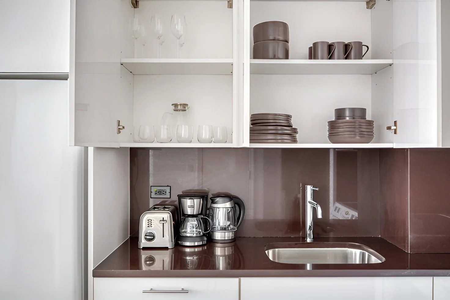 the-hudson-heights-kitchen 2.jpg