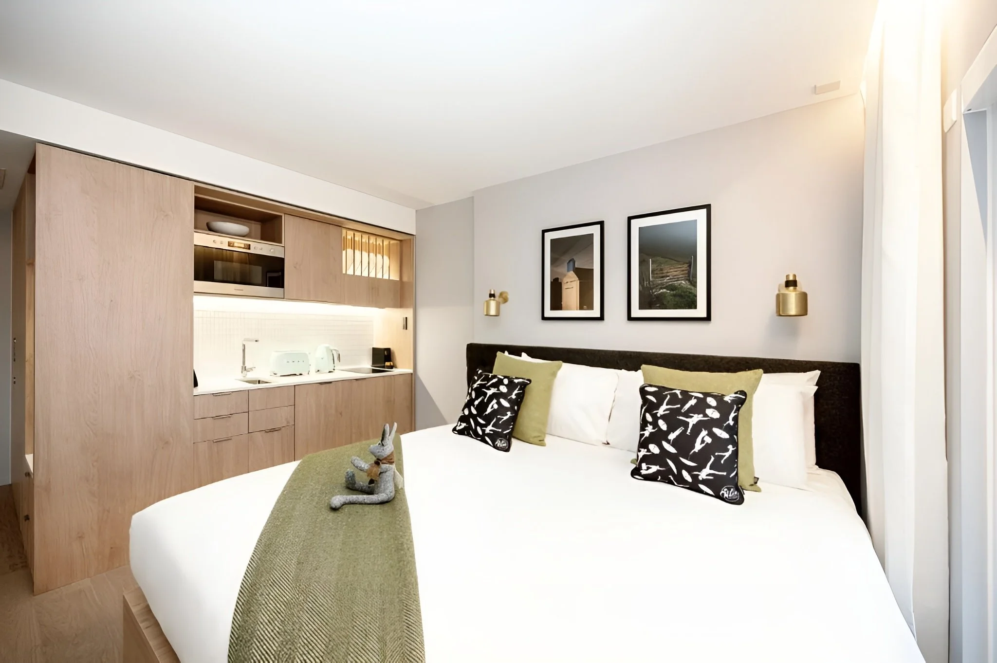 merchant-wharfside-deluxe-studio-4.jpg