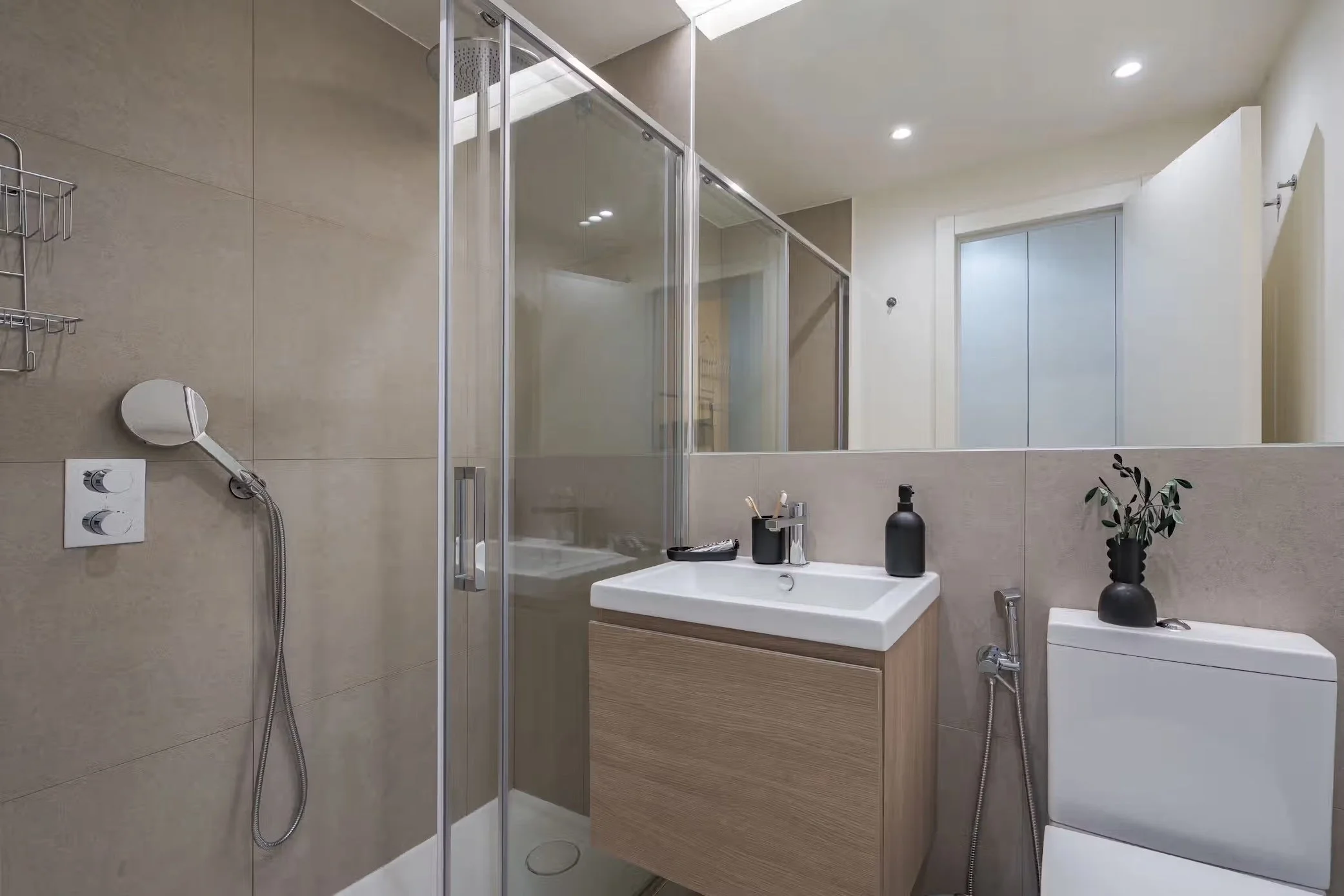 piramides-views-2 bed-2.jpeg