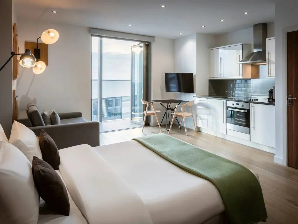 Kew Bridge Suites - Studio - 001.jpeg