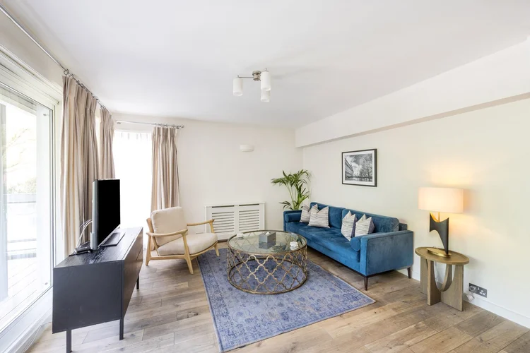 2 Bed at Embassy Suites, Kensington