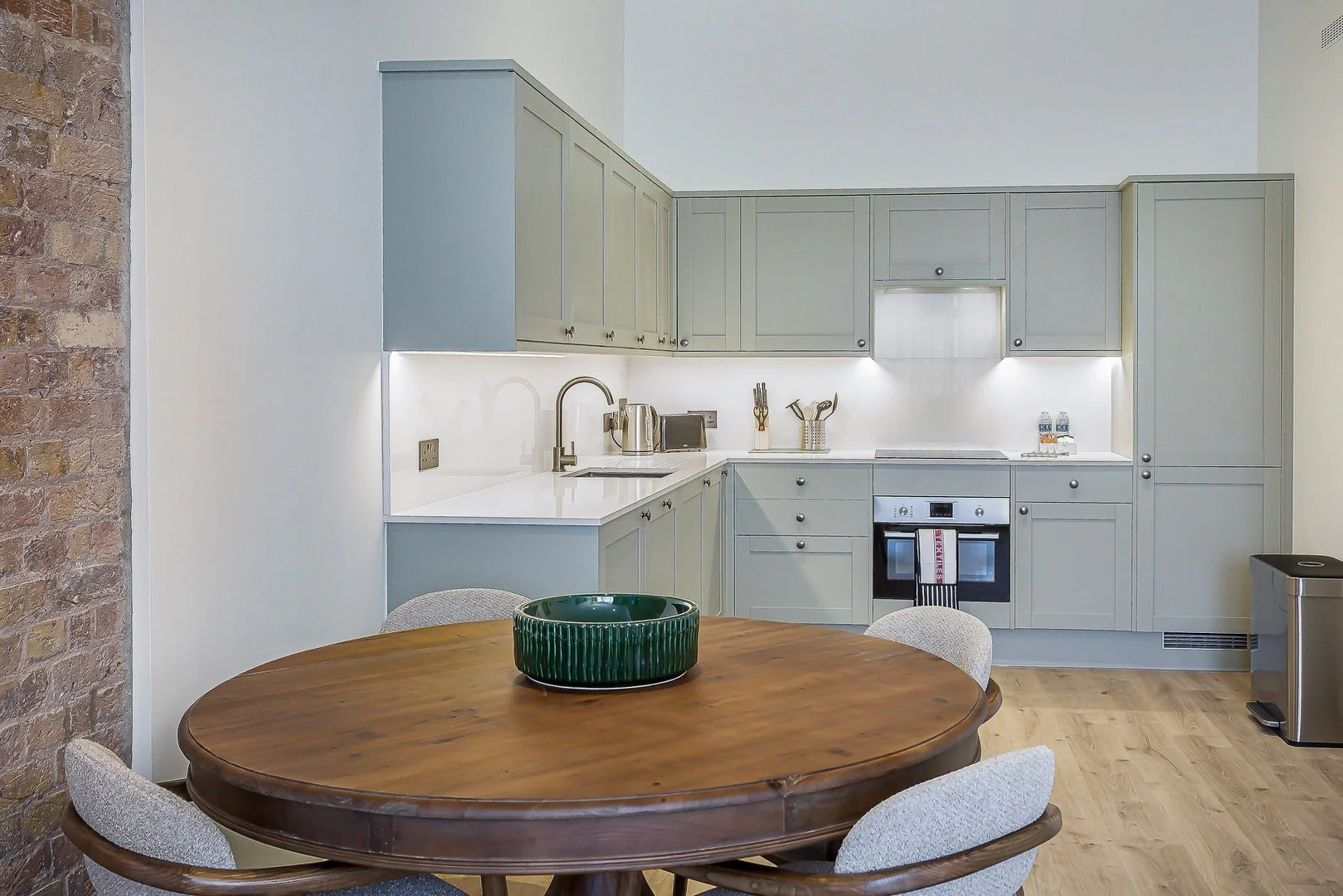 whitecross-collection-2bed-2.jpg
