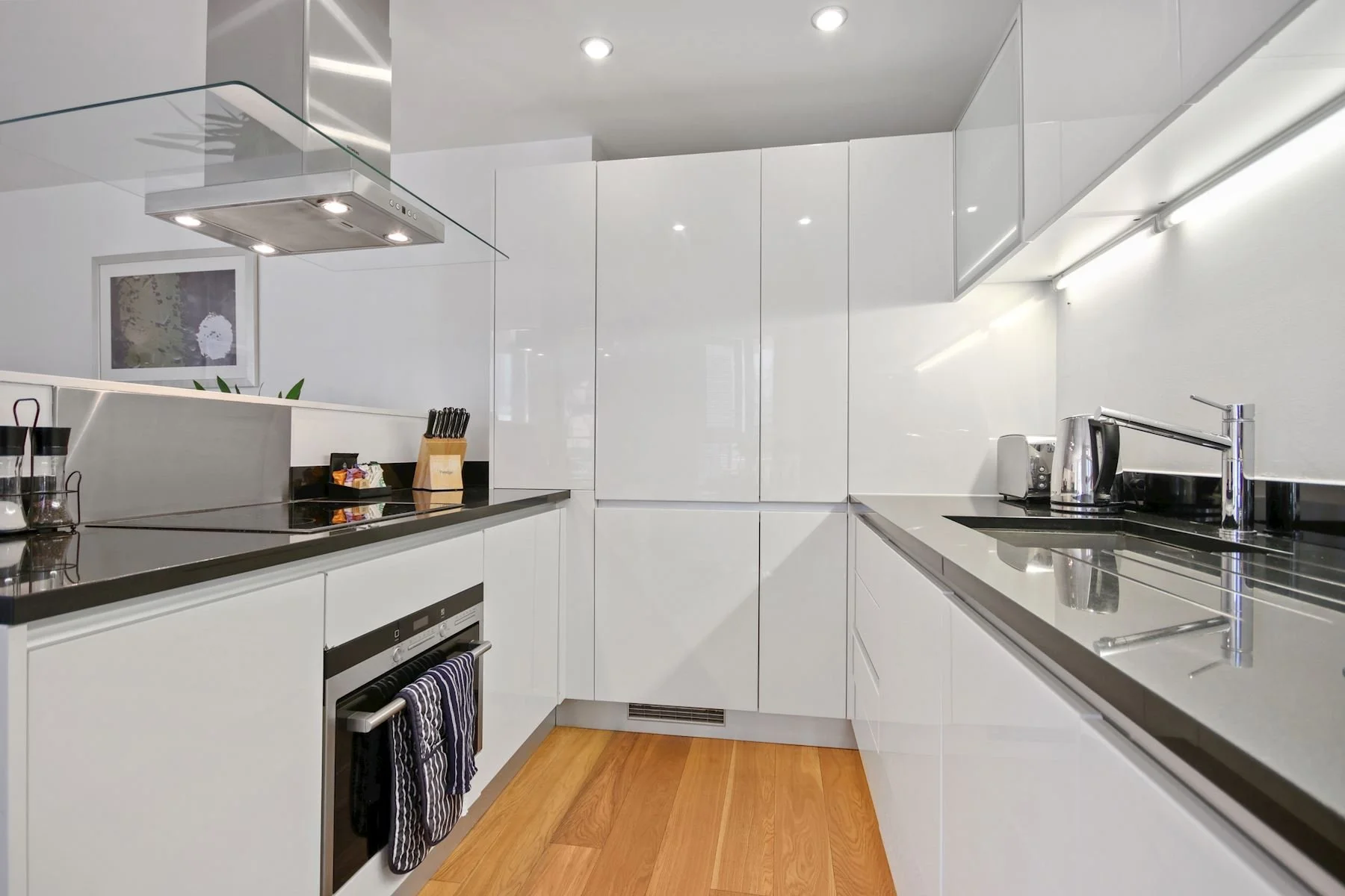 farringdon-yard-2 bed deluxe-7.JPG