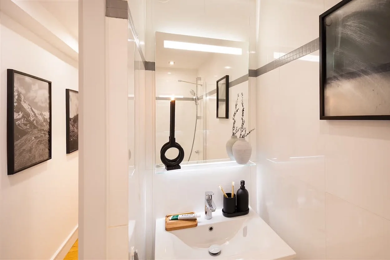 the-montmartre-gem-1 bed-12.jpeg