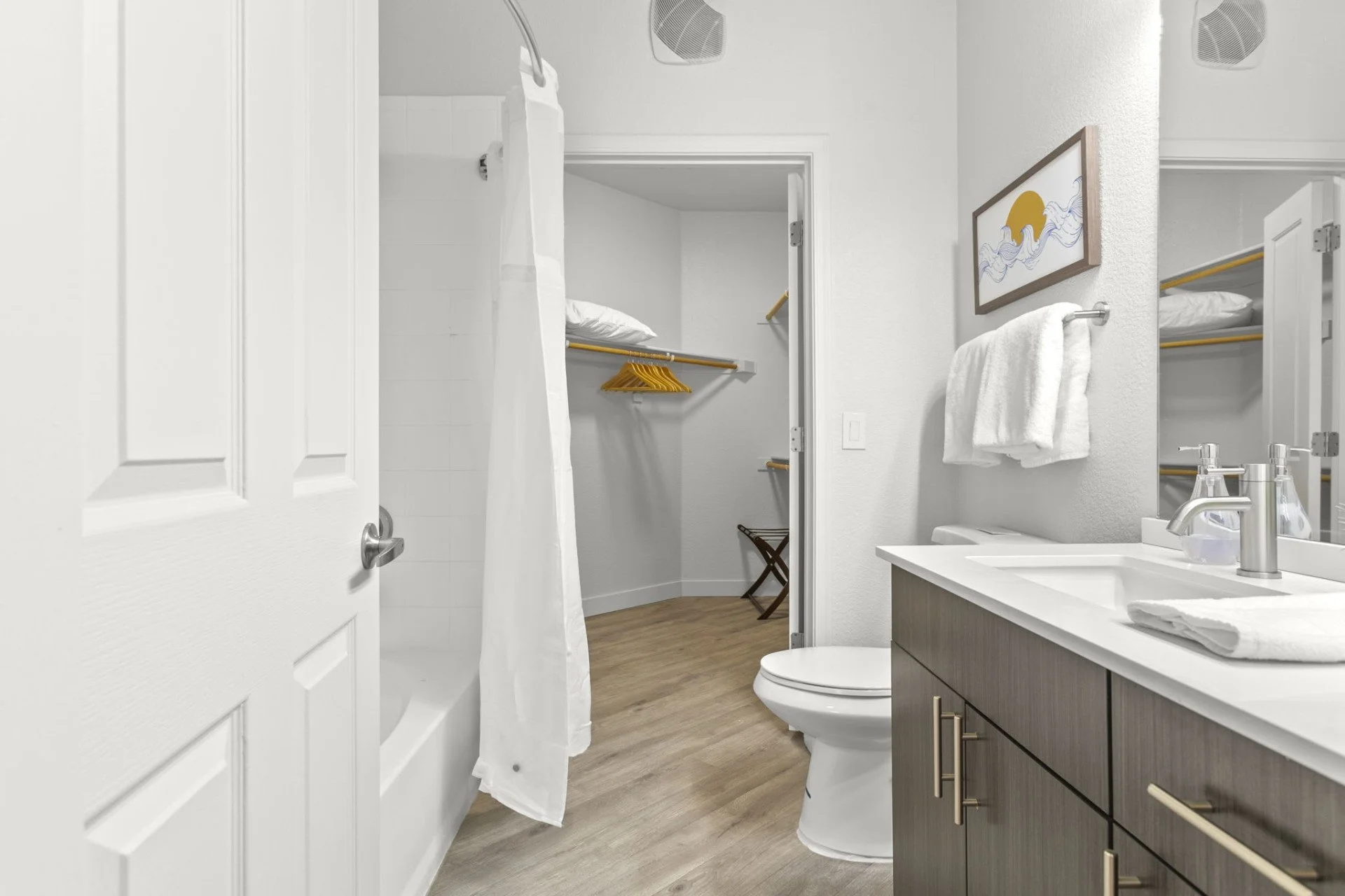 cabela-residences-2 bed3.jpg