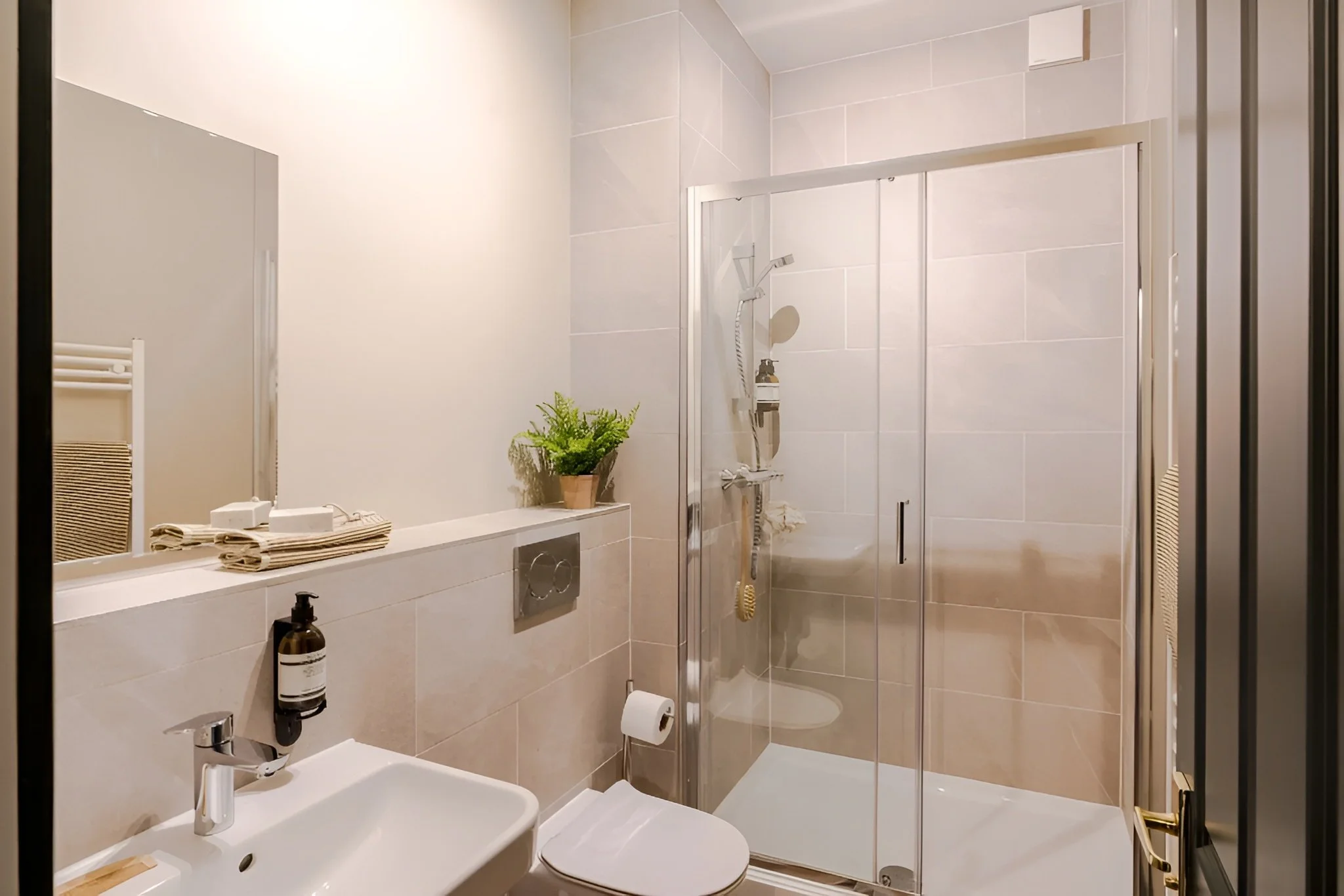 all-saints-quarter-1 bed-1.webp