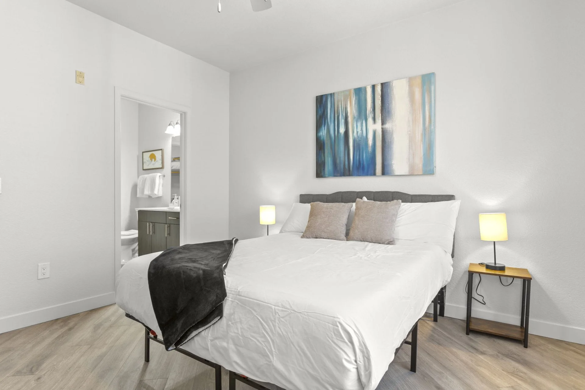 cabela-residences-2 bed6.jpg