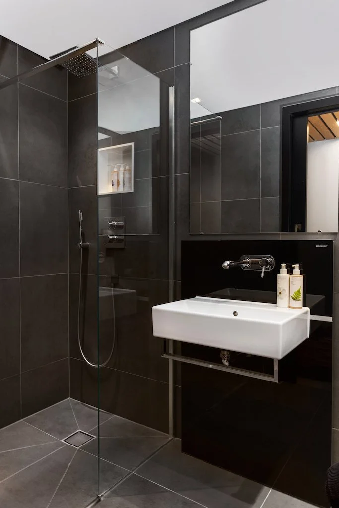 southwark-riverside-studio deluxe-5.jpg