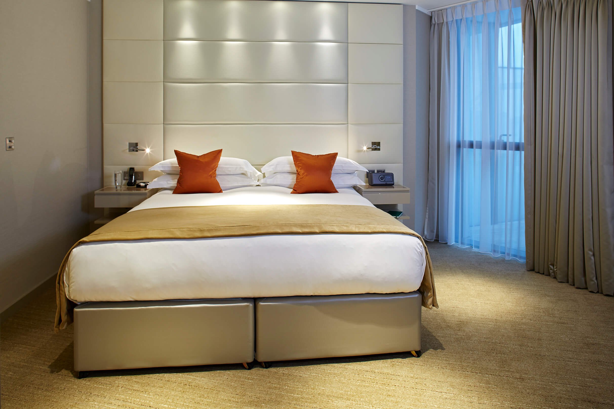 tower-of-london-2 bed deluxe-1.jpg