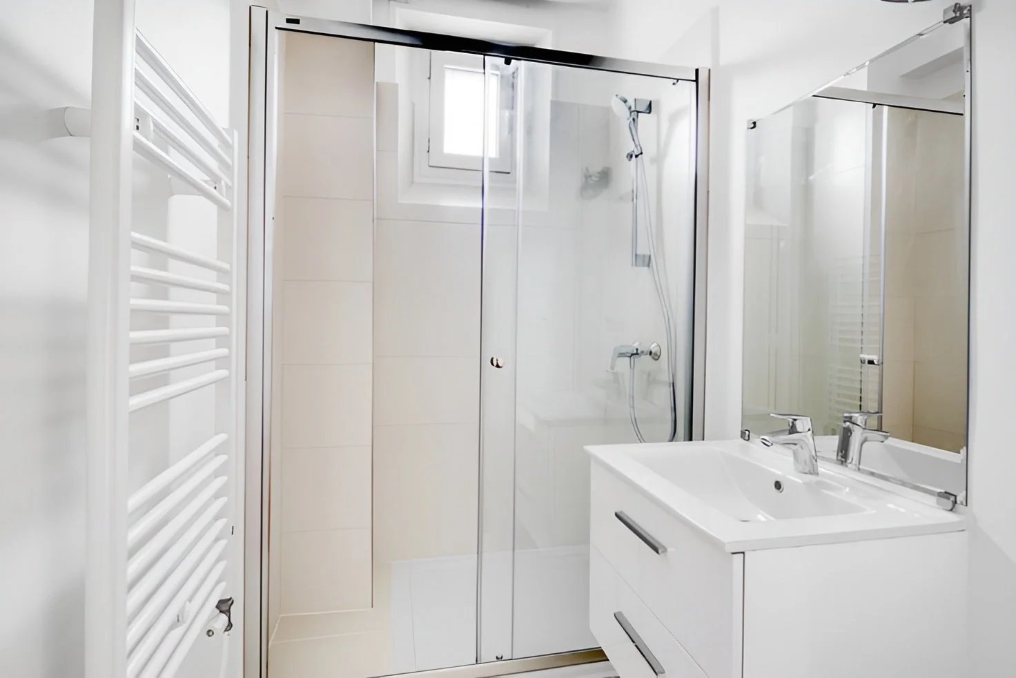 the-montmorency-sutes-3 bed-5.jpg