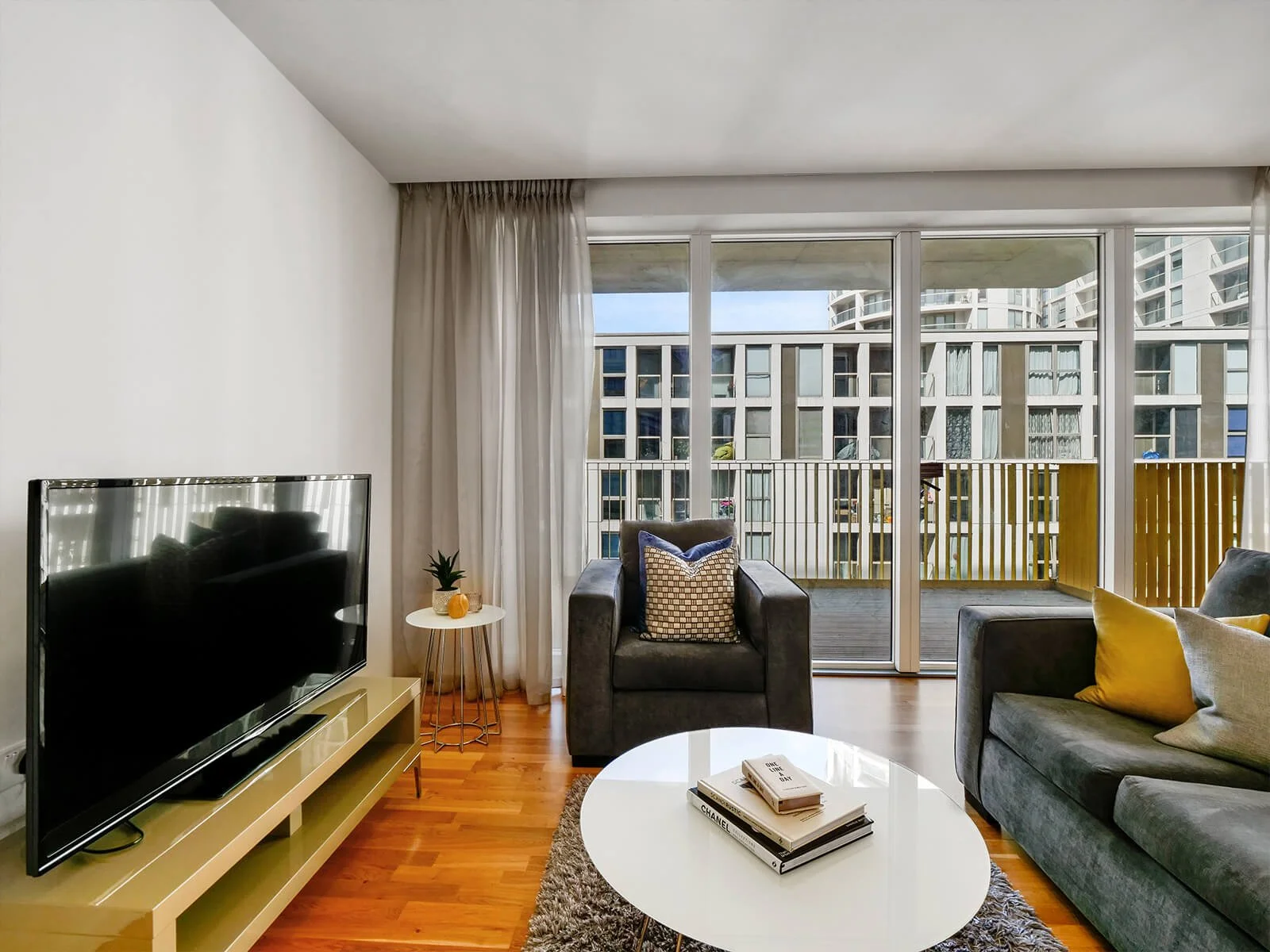 private 1 bed accommodation in Canary Wharf