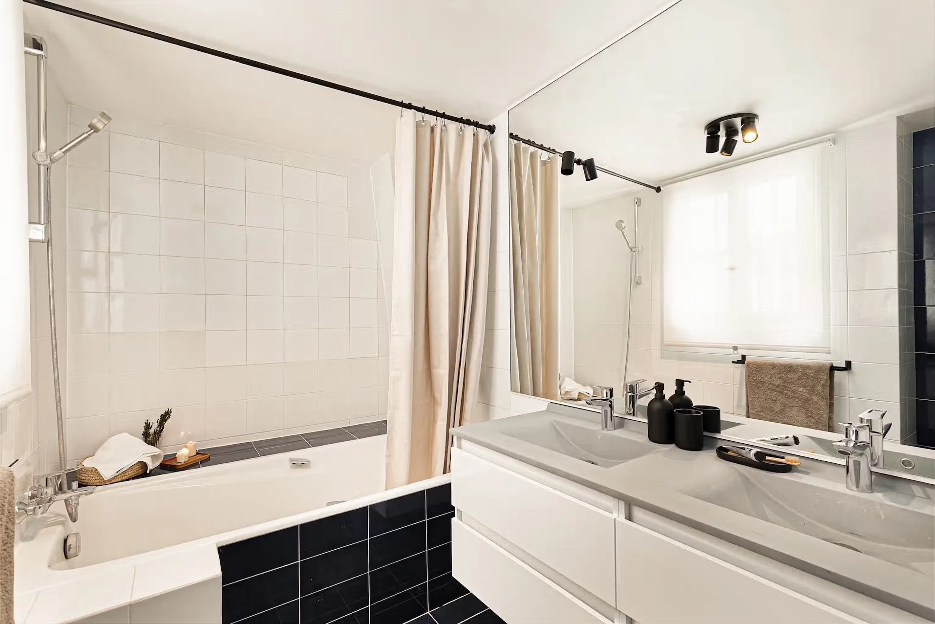 golden-triangle-1 bed-2.jpeg