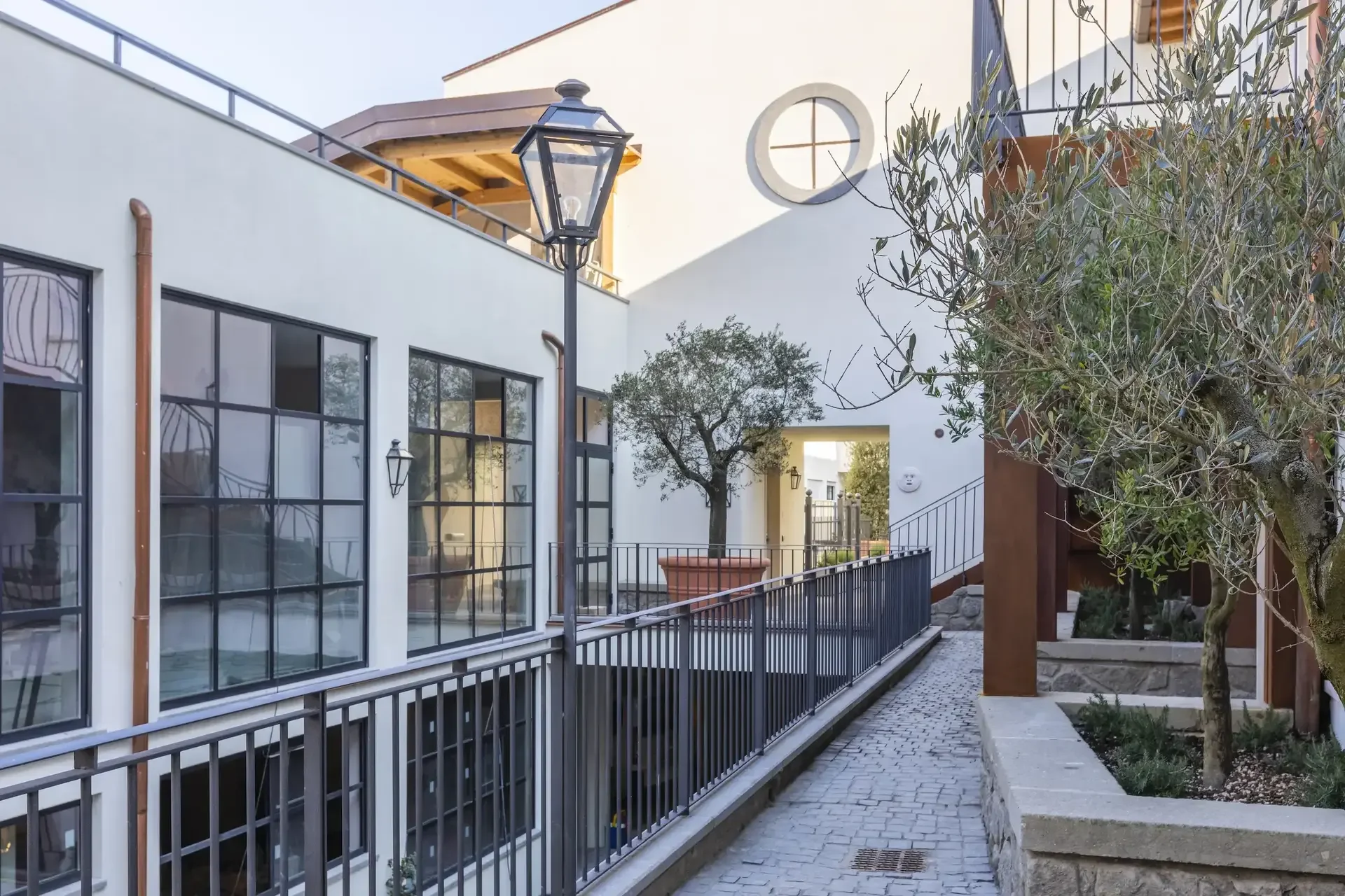 the-reti-collection-outdoor1.webp