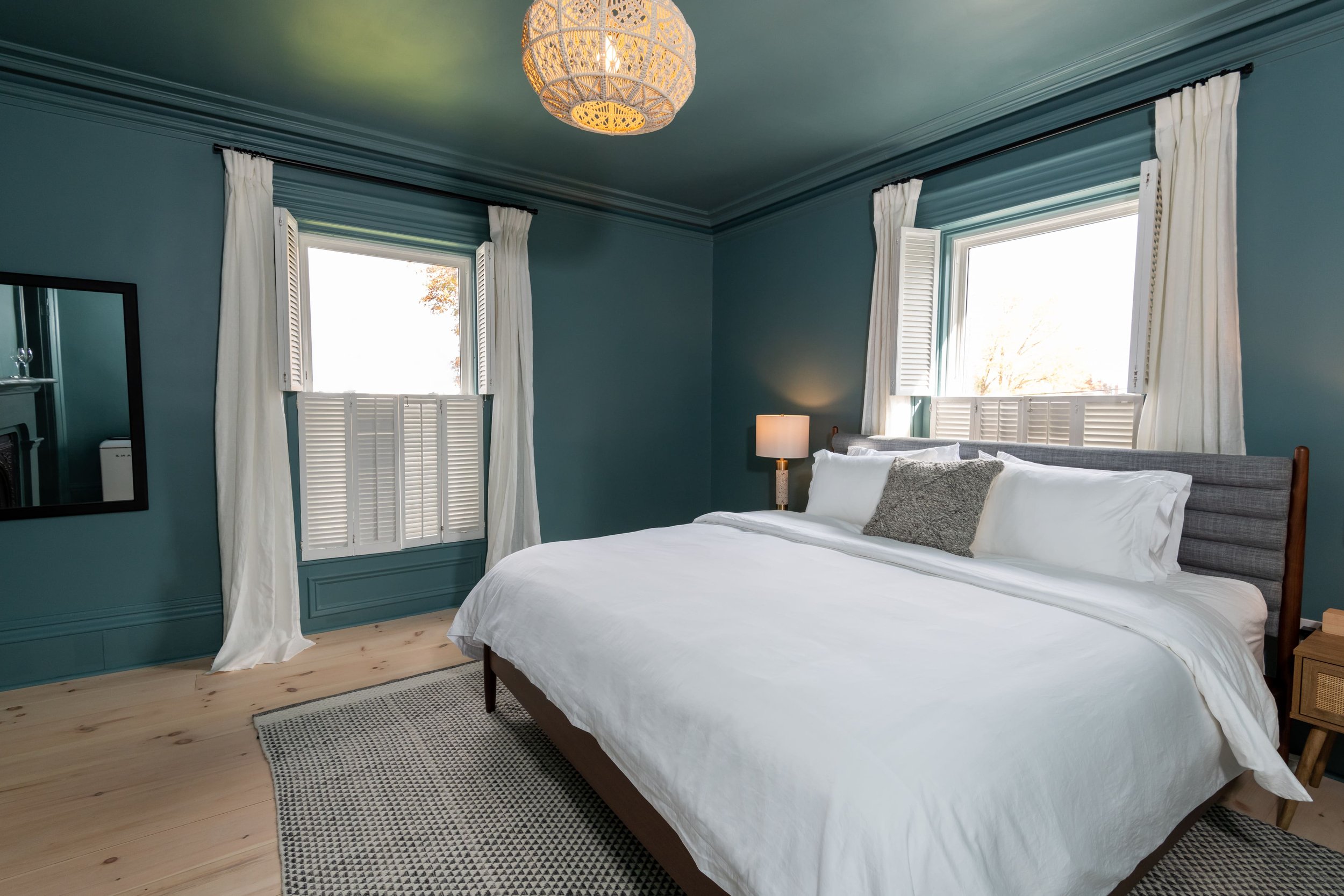 Yogatogo_AugustHouse_Room_02.jpg