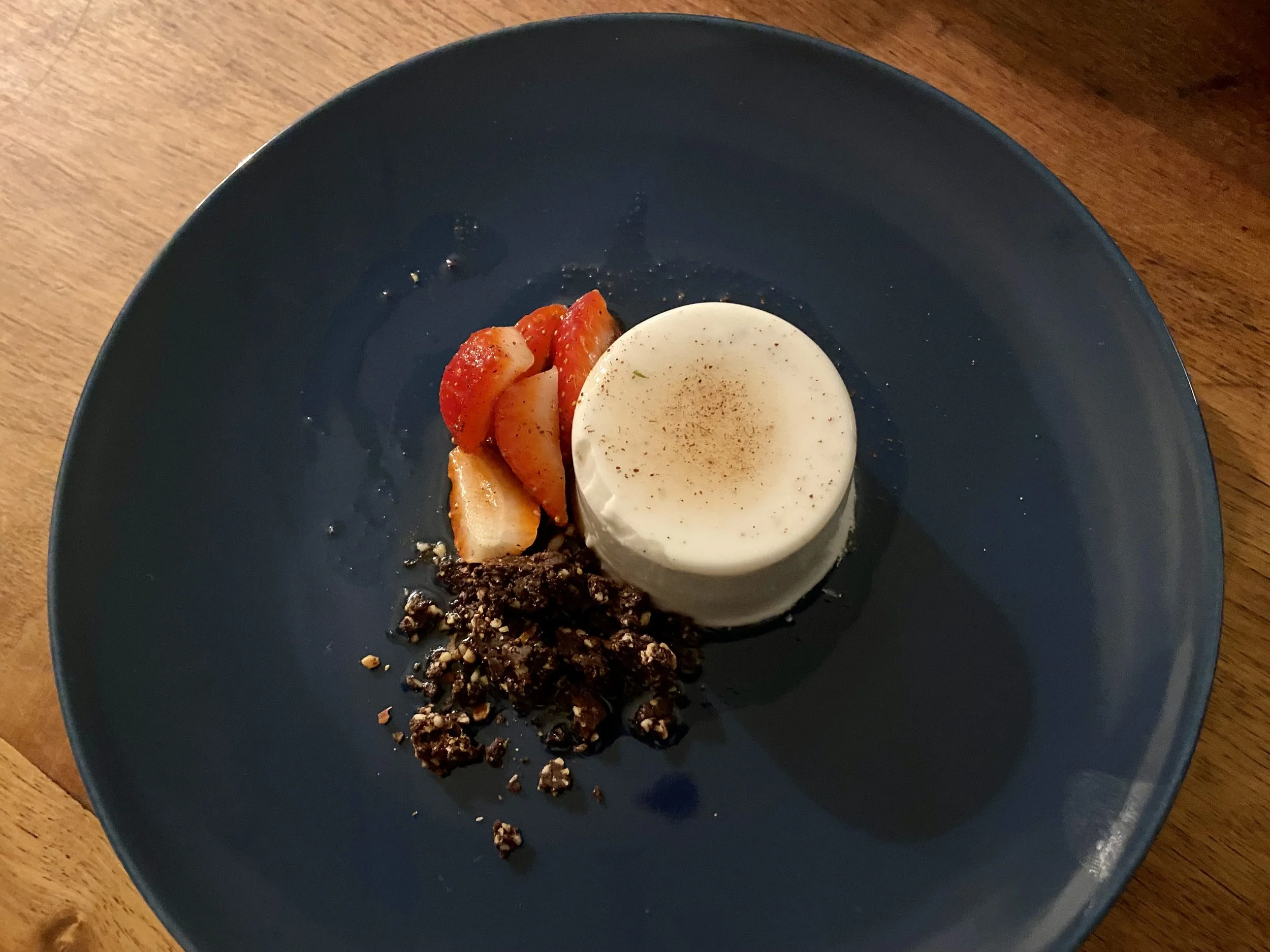 Yogatogo_Tessin_CasaCorvo_Essen_04.jpeg