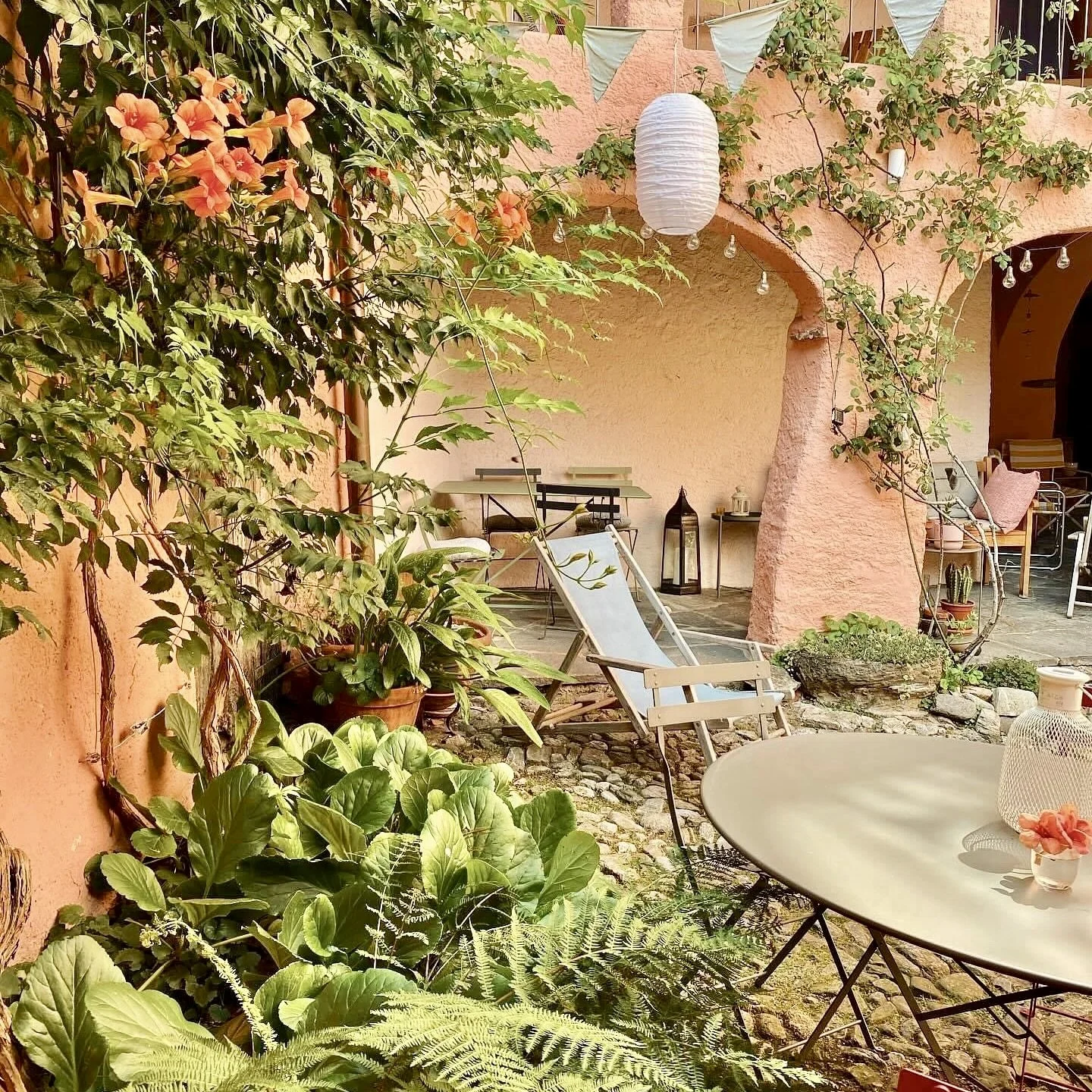 CasaCorvoNovaggio_courtyard2_square.JPG