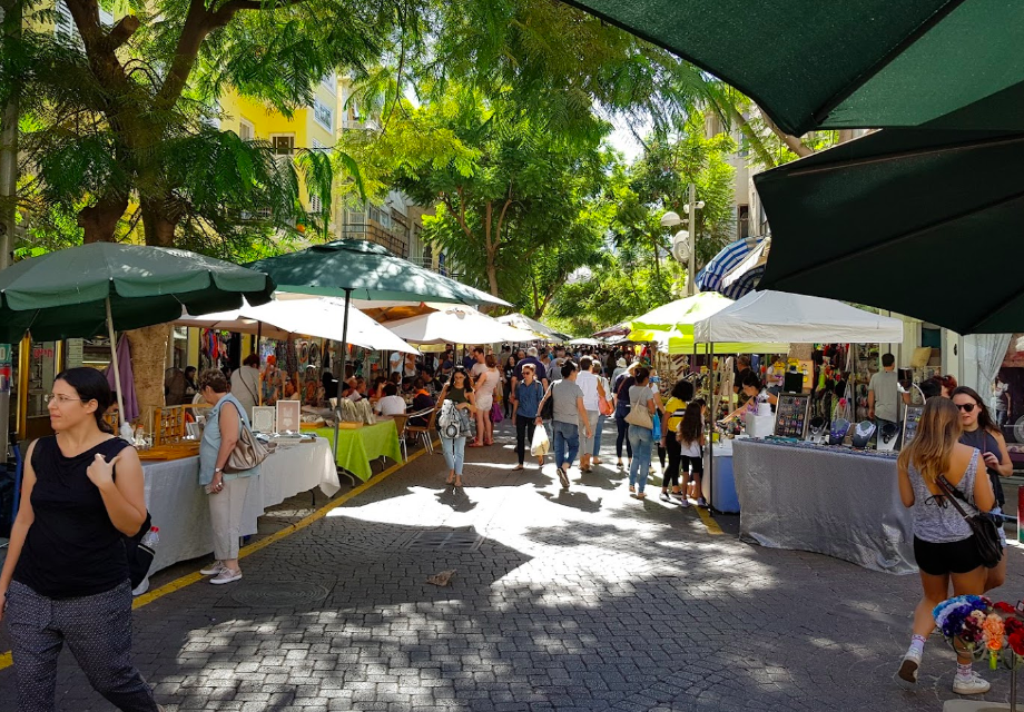 Walking the Nachalat Binyamin Art Fair