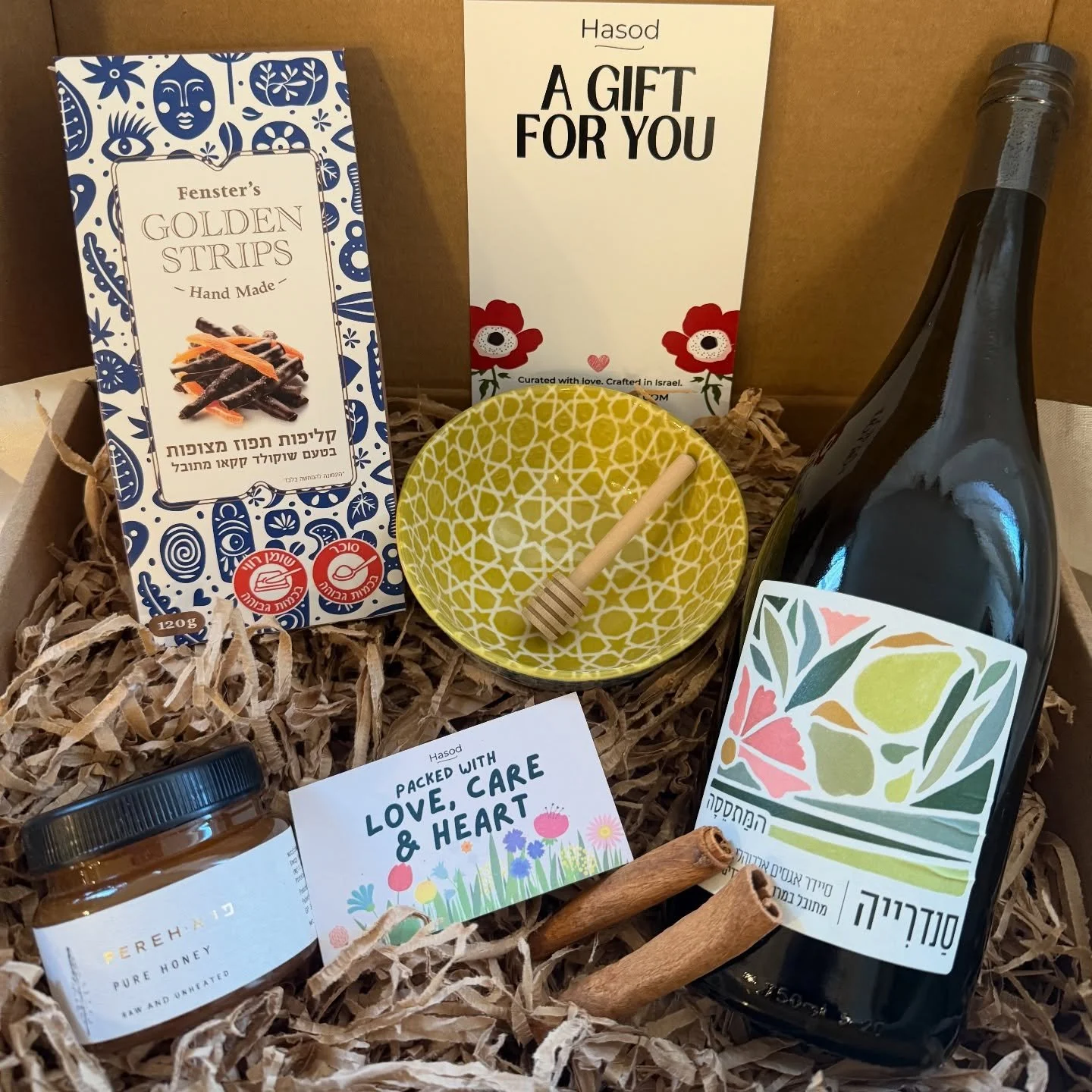 A box of cozy.

#israeligift #corporategiftstoisrael #tasteofisrael