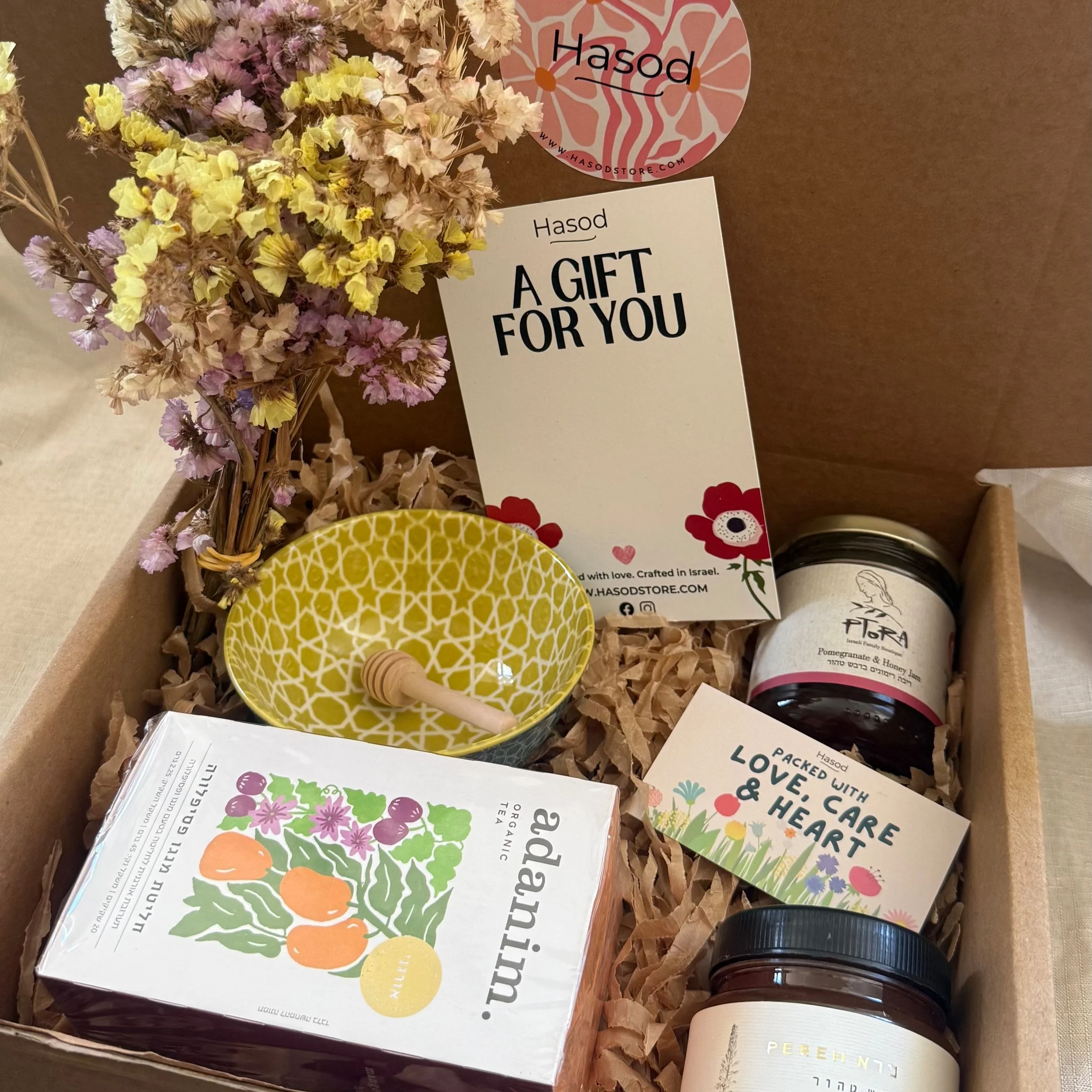Small gifts, big smiles.

#holidaygifts #hrforhr #מתנותלחג