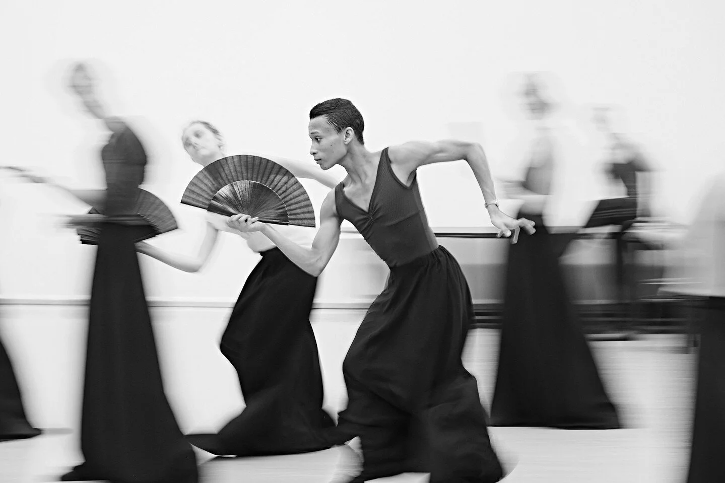 Fellow South African 😊 @leroy_mx in rehearsal for @marcosmoraudukowshka Marcos Morau's NACHTTR&Auml;UME at @ballettzuerich⁠
⁠
Photo &copy; Admill Kuyler @kuylerphoto⁠
⁠
#motionart #sliceoftime #kuylerphoto
