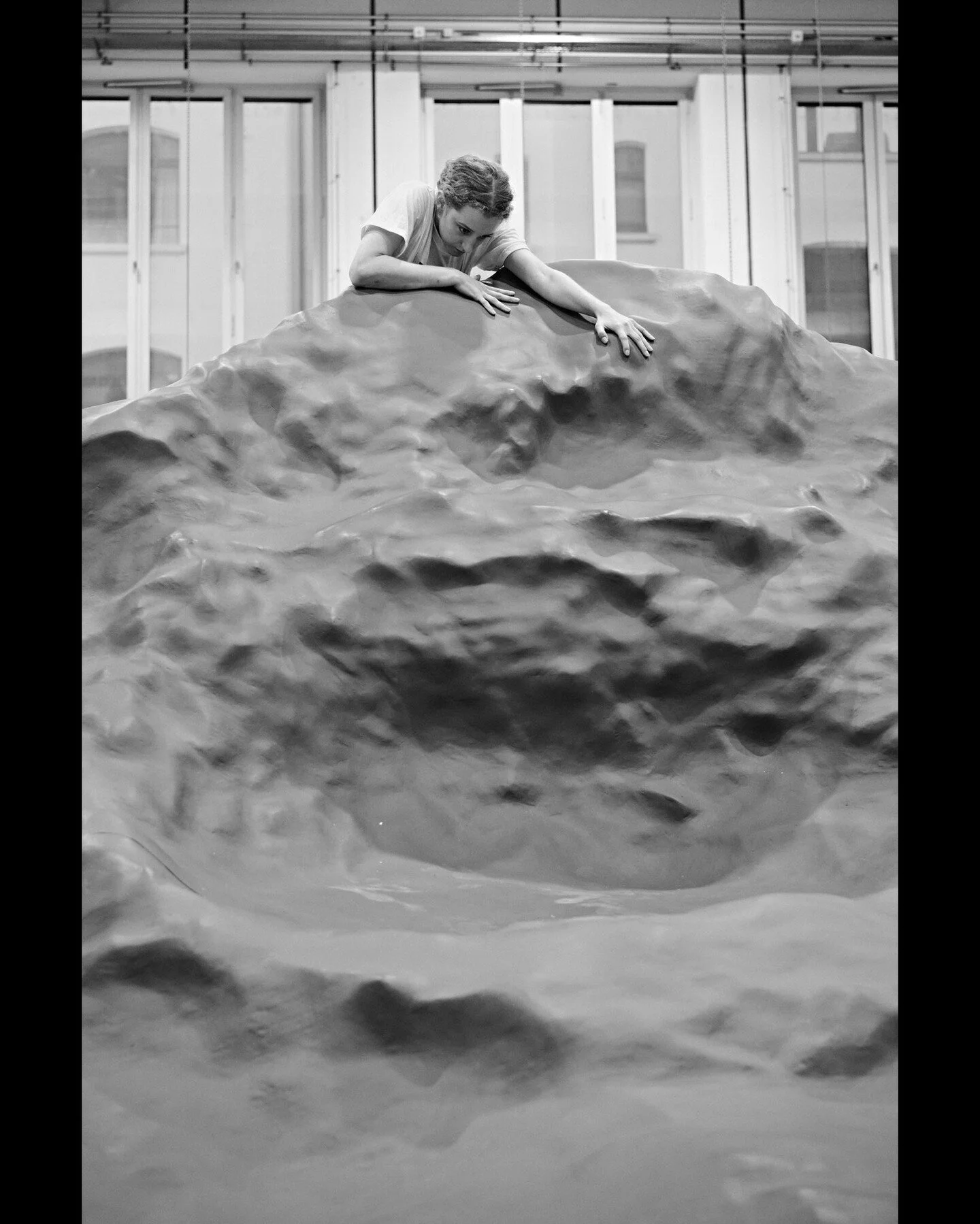 @jess_beardsell in rehearsal for TAL, a new creation by @louisstiens for @ballettzuerich's triple ballet evening ON THE MOVE, premiere January 14, 2023.⁠
⁠
Photo &copy; Admill Kuyler @kuylerphoto⁠
⁠
#ballet #dancer #choreography #btsphotography