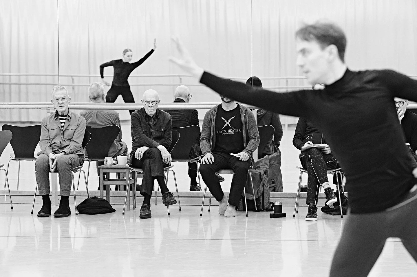 Hans van Manen, the icon, in rehearsal for ON THE MOVE at @ballettzuerich 

Dancers: @irminakopaczynska and @mully1988 

Photo &copy; Admill Kuyler @kuylerphoto

#hansvanmanen #balletrehearsal #capture #bwphotography