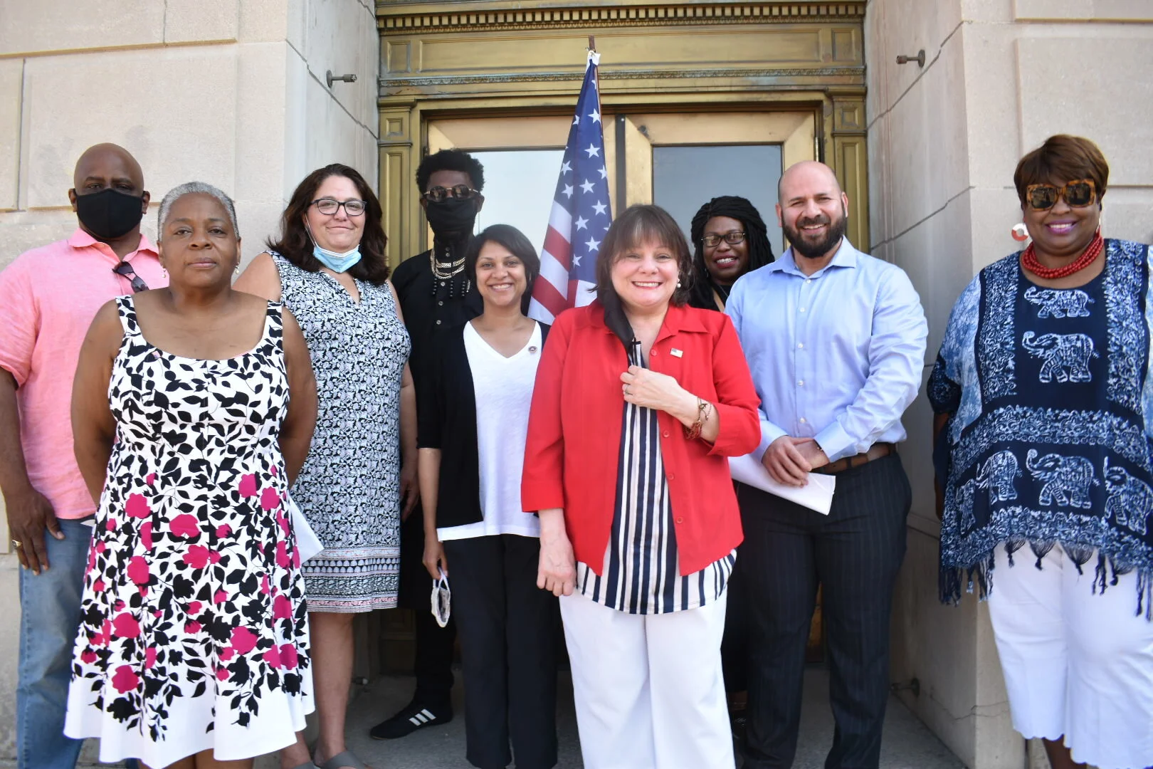 WFPL: Louisville Democrats Read Declaration Of Independence Against Backdrop Of Protests
