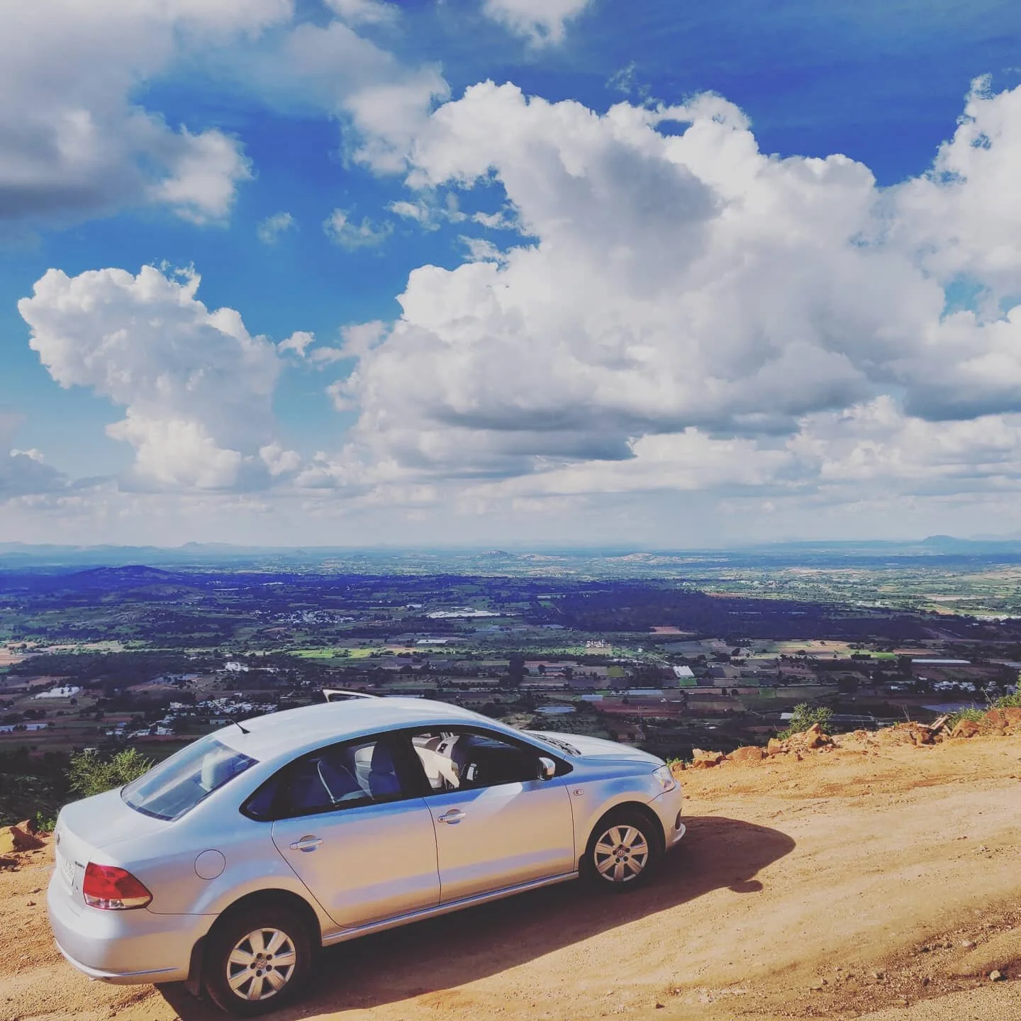 The way a Sunday should be spent! Some off-road driving upto Ambajidurga and Kailashgiri. Awesome views and some great pics. Thanks @dixit.rishi  for bringing me here! #sundayfunday #sundaydrive #unwind #clouds #cloudscape #vento