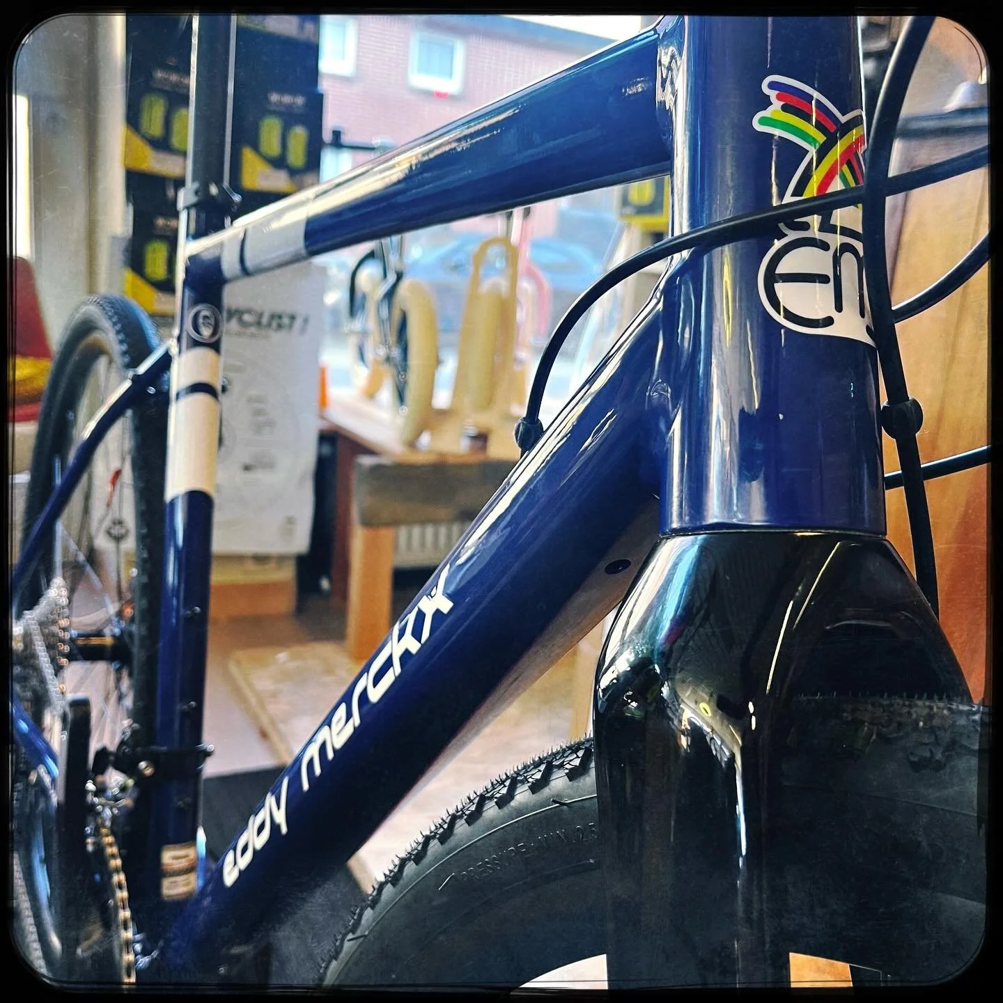 Another Eddy Merckx bike ready for another happy customer :)
#eddymerckx #eddymerckxcycles #belgiancyclingfactory #cyctervuren #jorisdebolle #gravel #gravelbikes