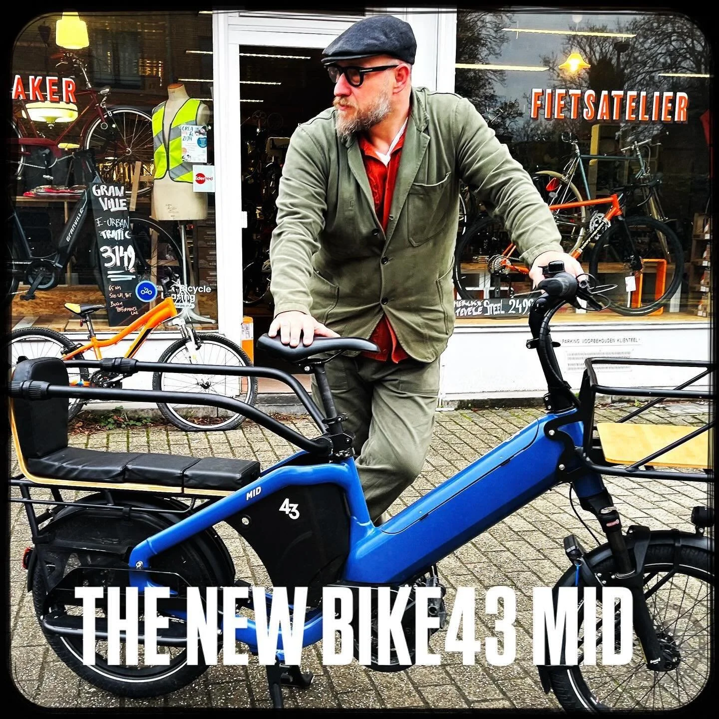 The new Bike 43 and me, it&rsquo;s not just beautiful but also really handy, the bike is very good to :)
You can try him (the bike) out this weekend at the shop! 
@bike43 #longtail #cargobike #tervuren fietsen fiets cyctervuren bicycle jorisdebolle c
